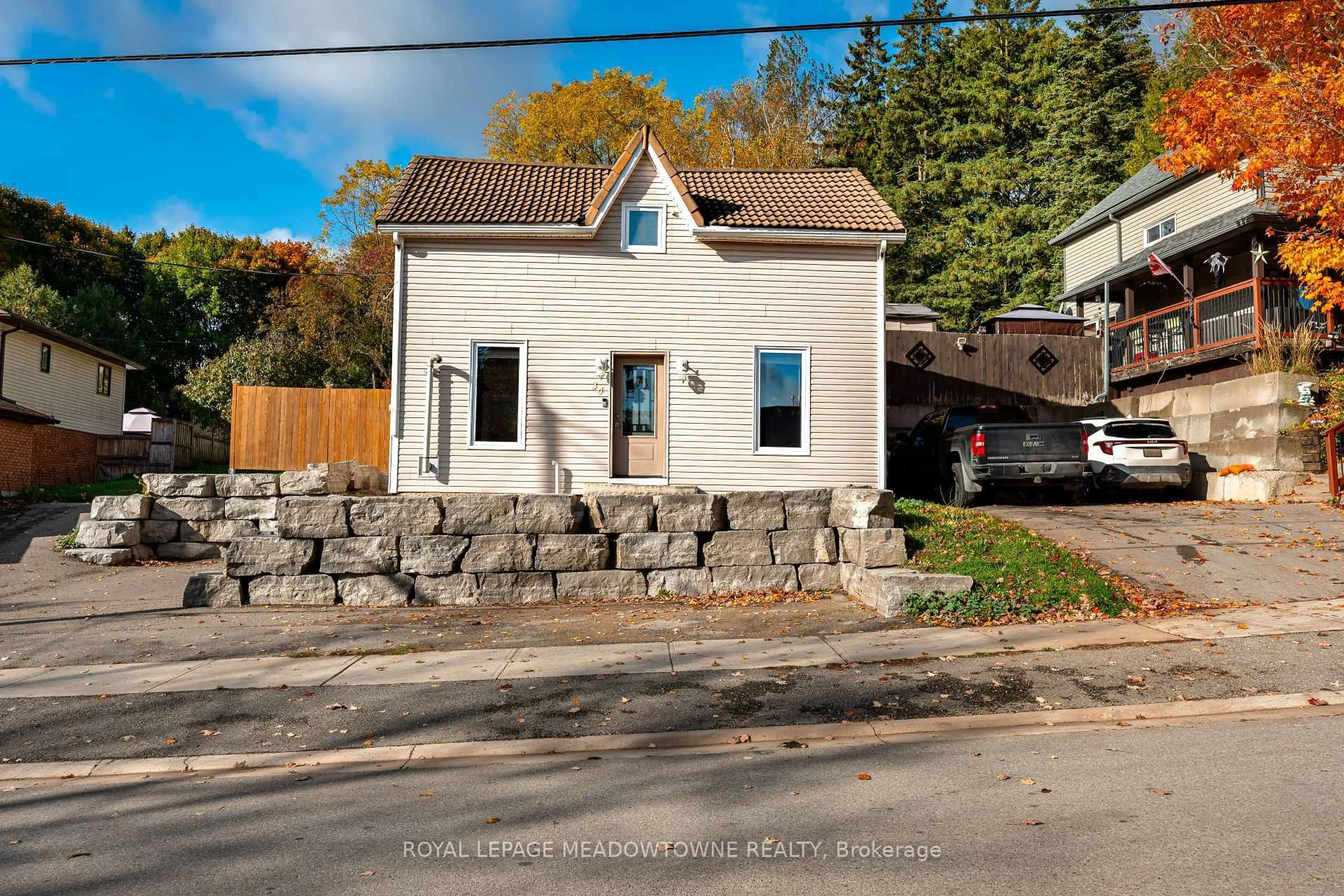 A pic from outside/outdoor area/front of a property/back of a property/a pic from drone, street for 34 Crozier St, East Luther Grand Valley Ontario L0N 1G0