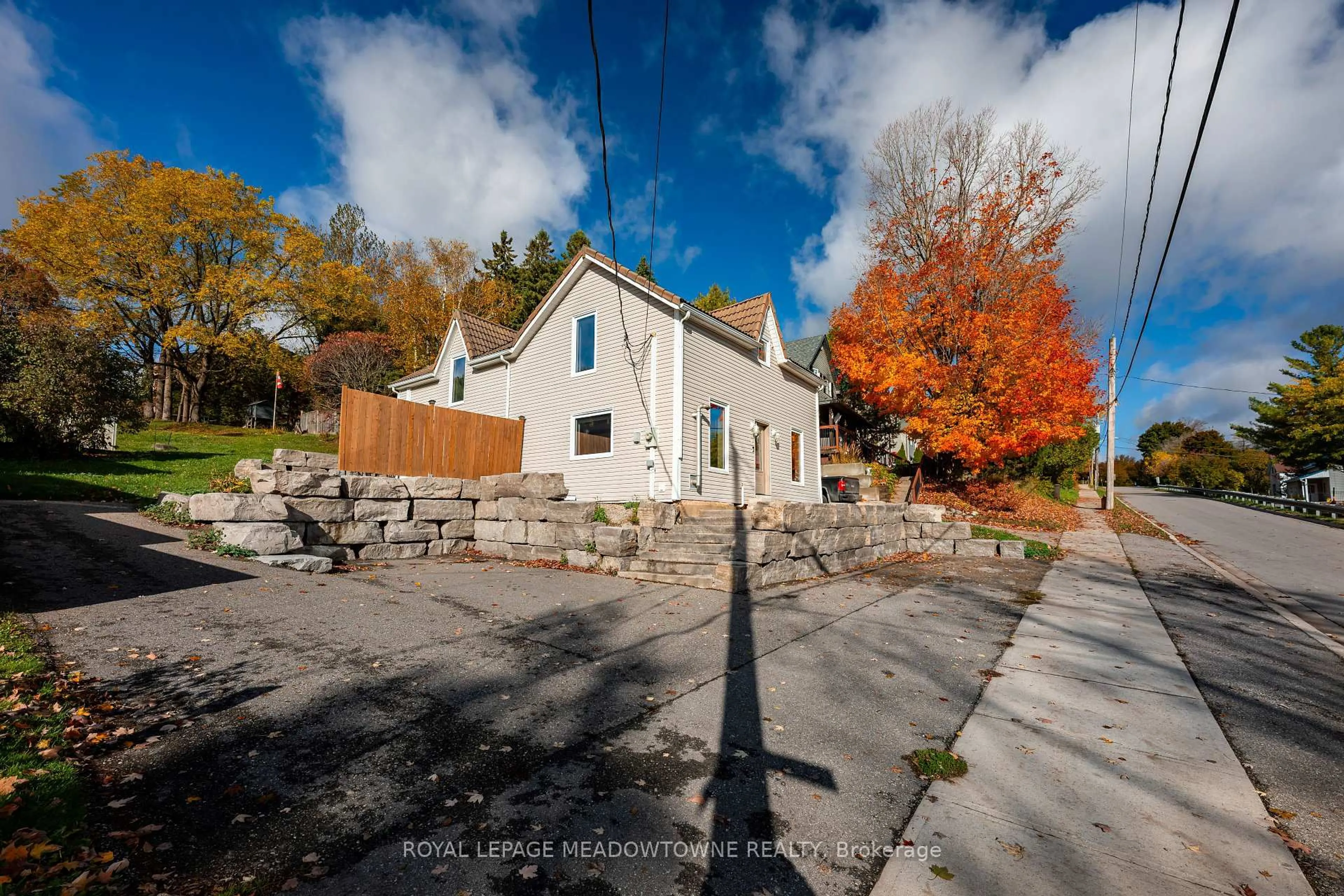 A pic from outside/outdoor area/front of a property/back of a property/a pic from drone, street for 34 Crozier St, East Luther Grand Valley Ontario L0N 1G0