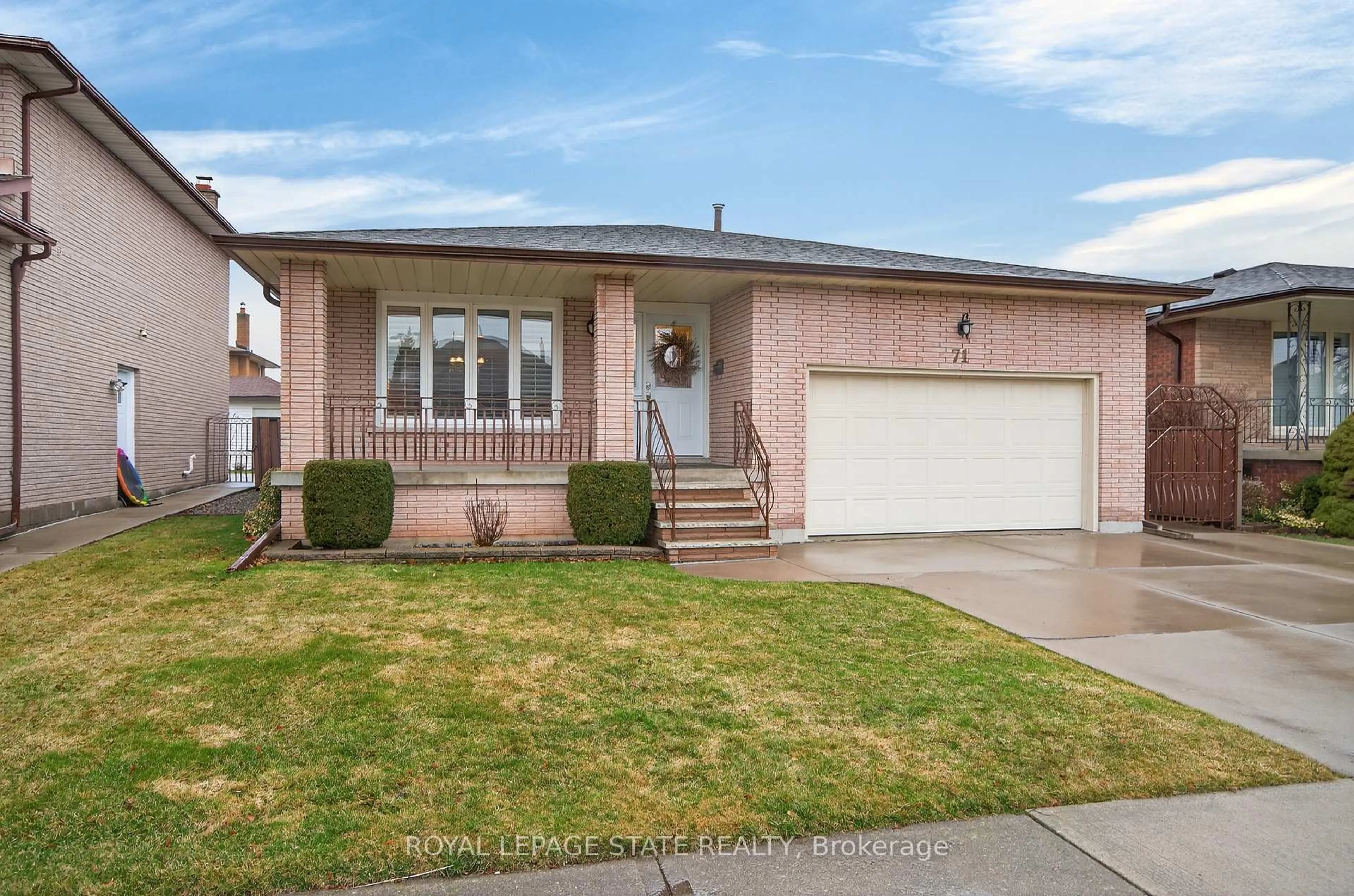 Home with vinyl exterior material, street for 71 Ellington Ave, Hamilton Ontario L8E 3T5