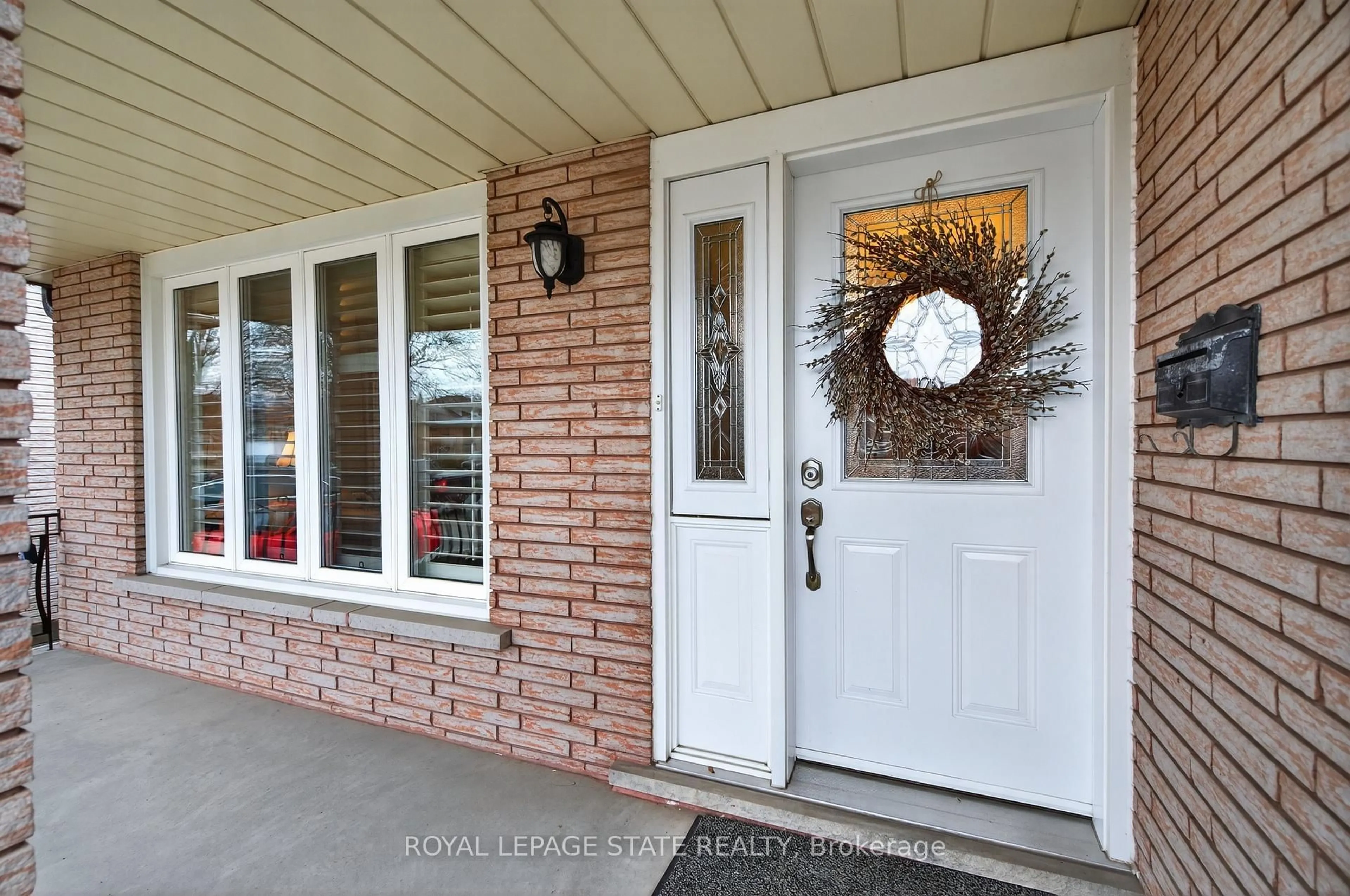 Indoor entryway for 71 Ellington Ave, Hamilton Ontario L8E 3T5