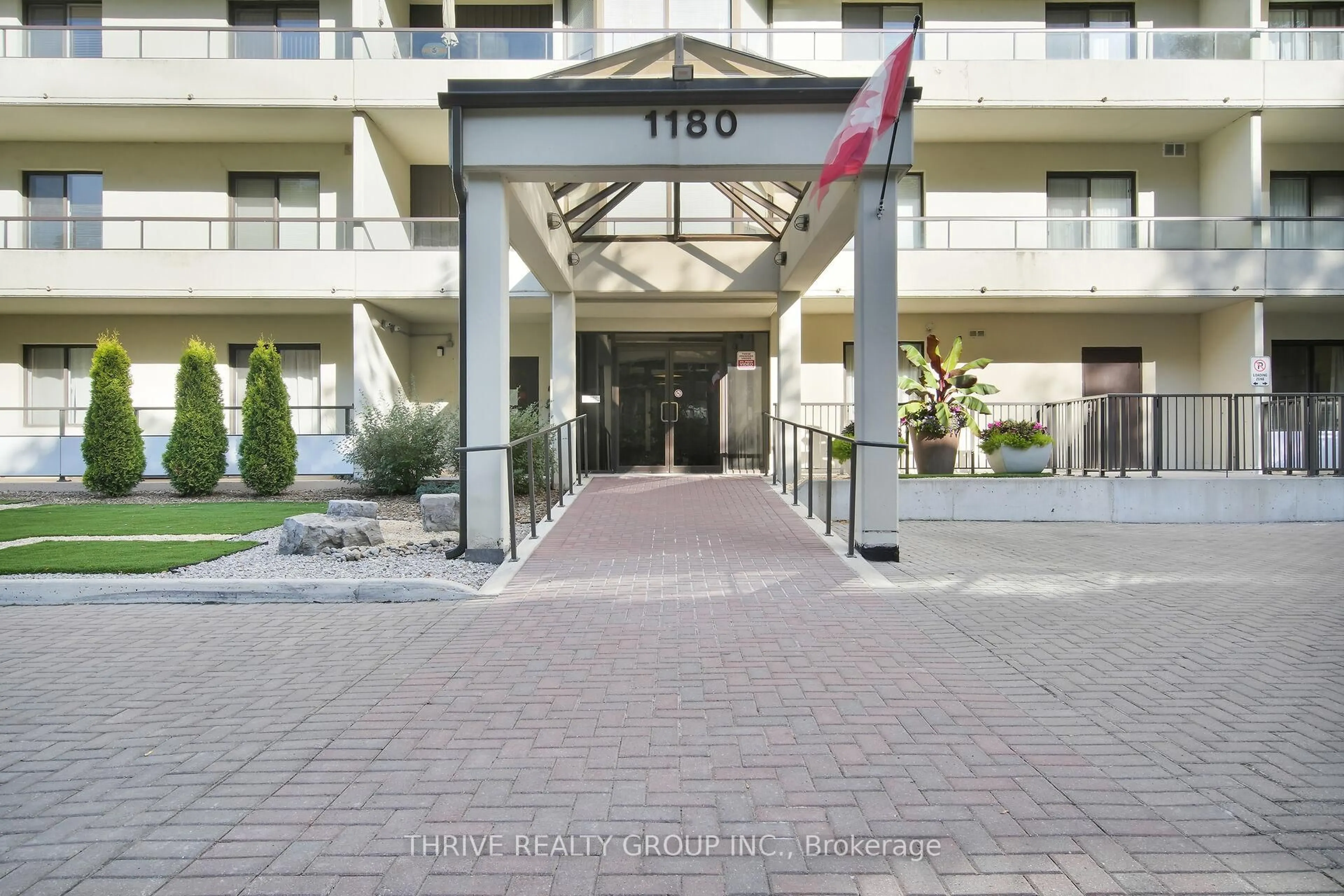 Indoor foyer for 1180 Commissioners Rd #105, London South Ontario N6K 4J2