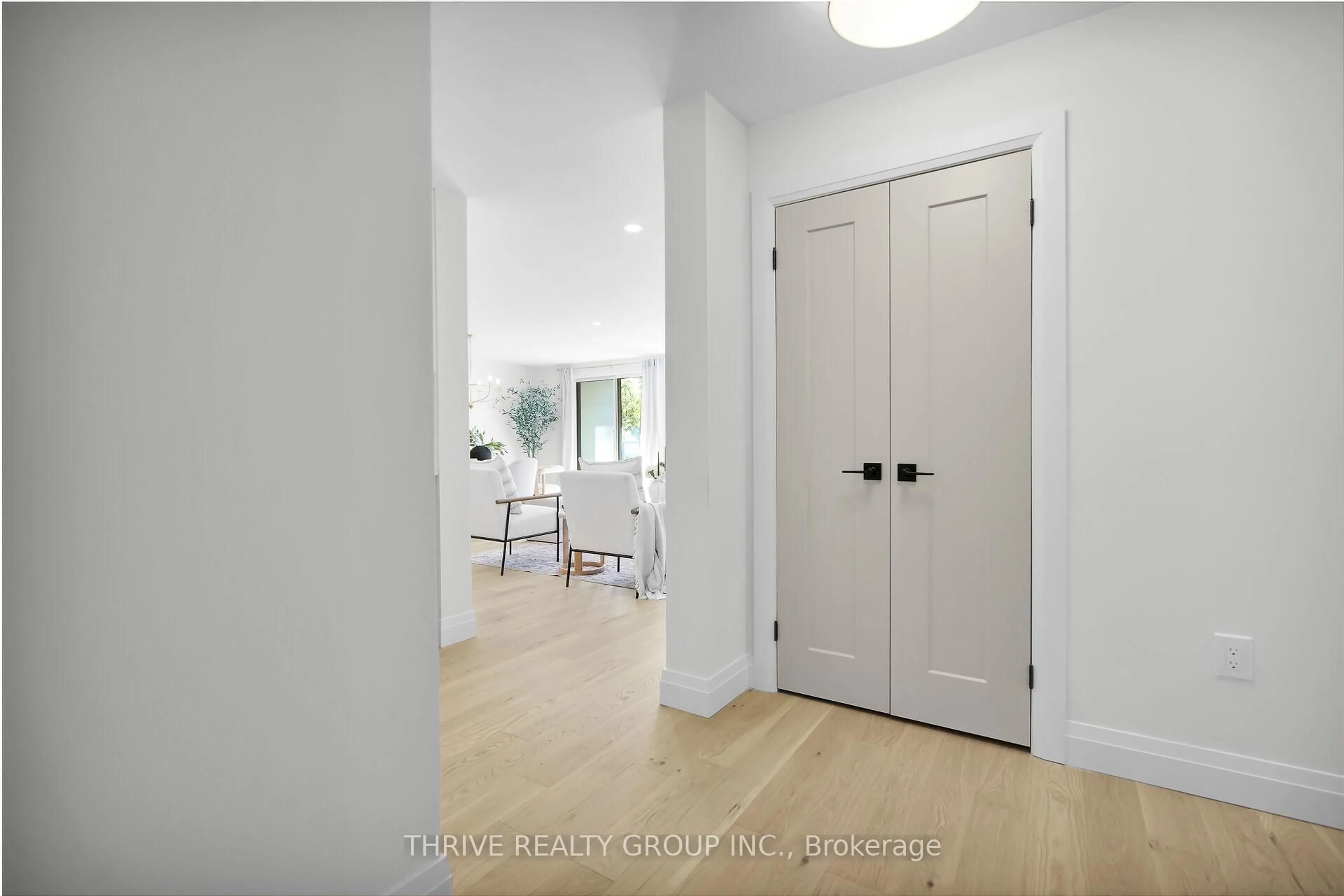 Indoor entryway for 1180 Commissioners Rd #105, London South Ontario N6K 4J2