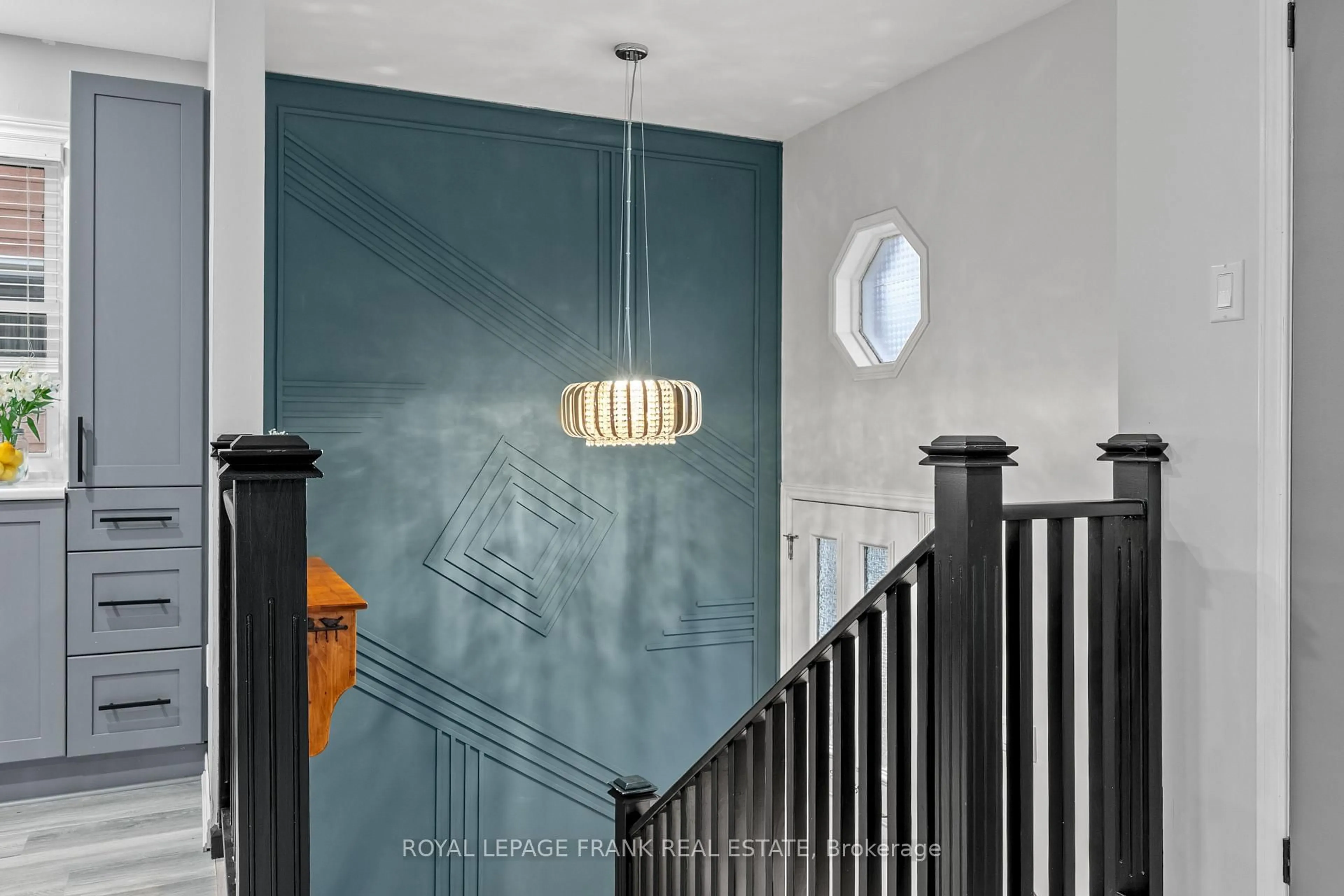 Indoor entryway for 21 Birch Cres, Kawartha Lakes Ontario K0M 1A0