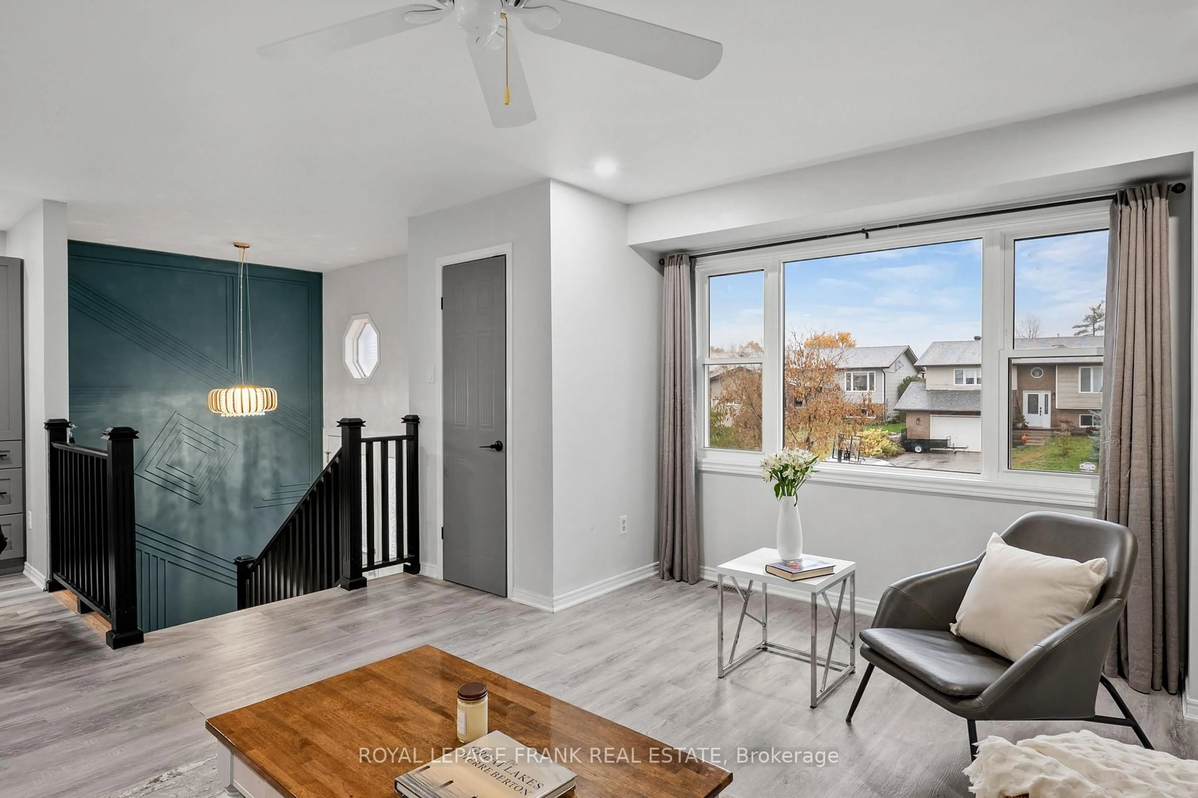 Living room with furniture, unknown for 21 Birch Cres, Kawartha Lakes Ontario K0M 1A0