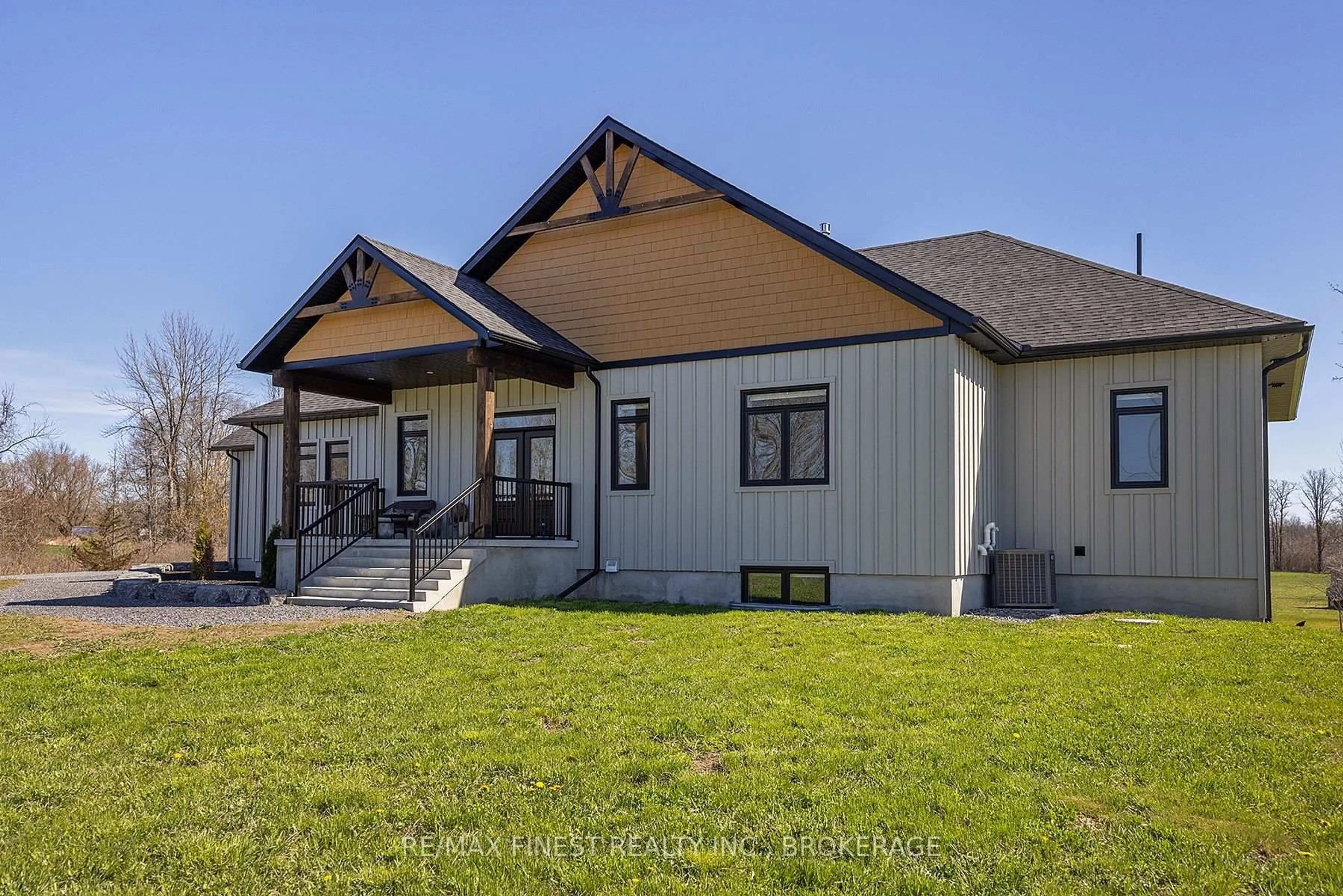 Home with vinyl exterior material, building for 953 COUNTY ROAD 7, Napanee Ontario K7R 3K6