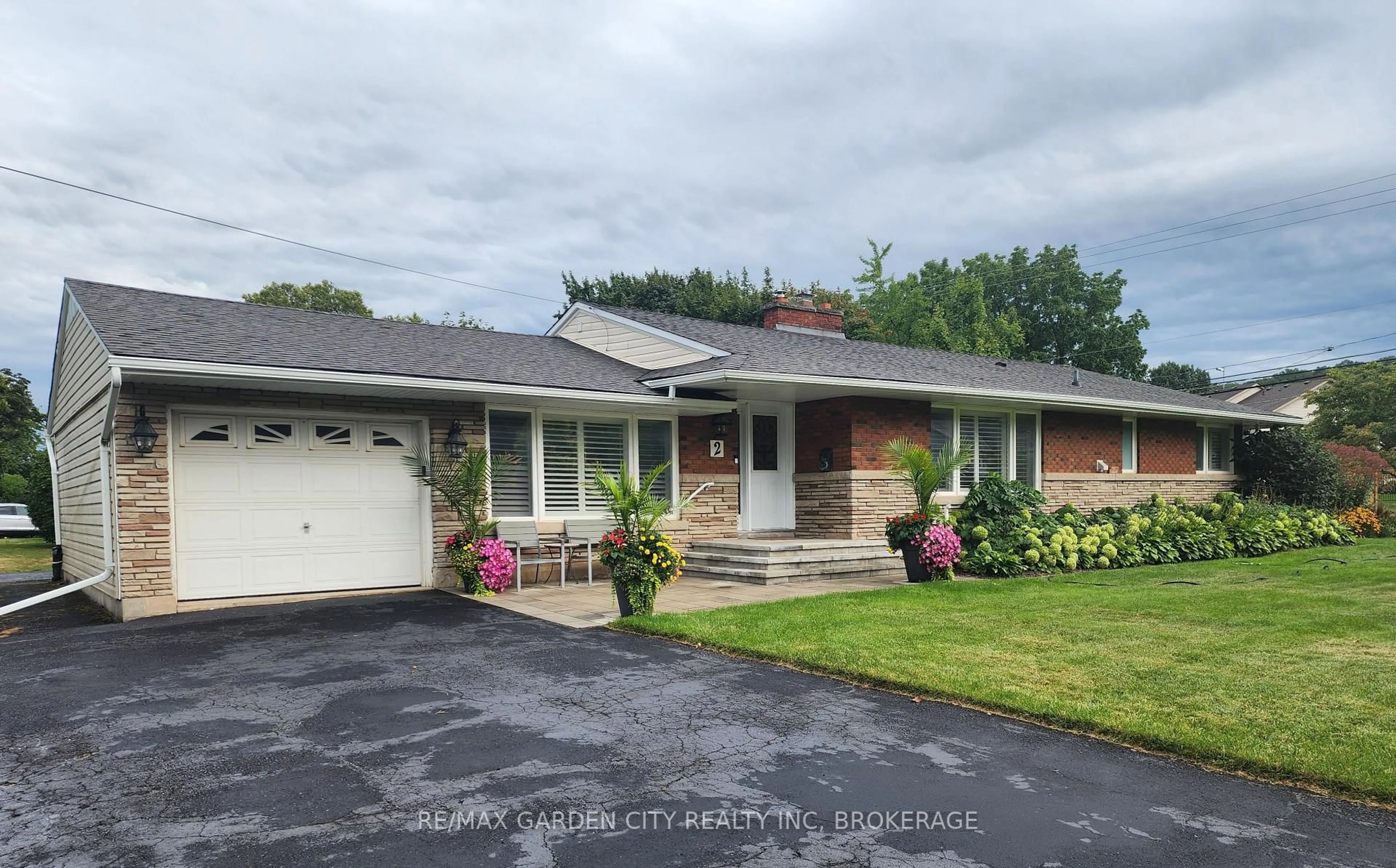 Unknown for 2 Lynnwood Ave, Grimsby Ontario L3M 2X6