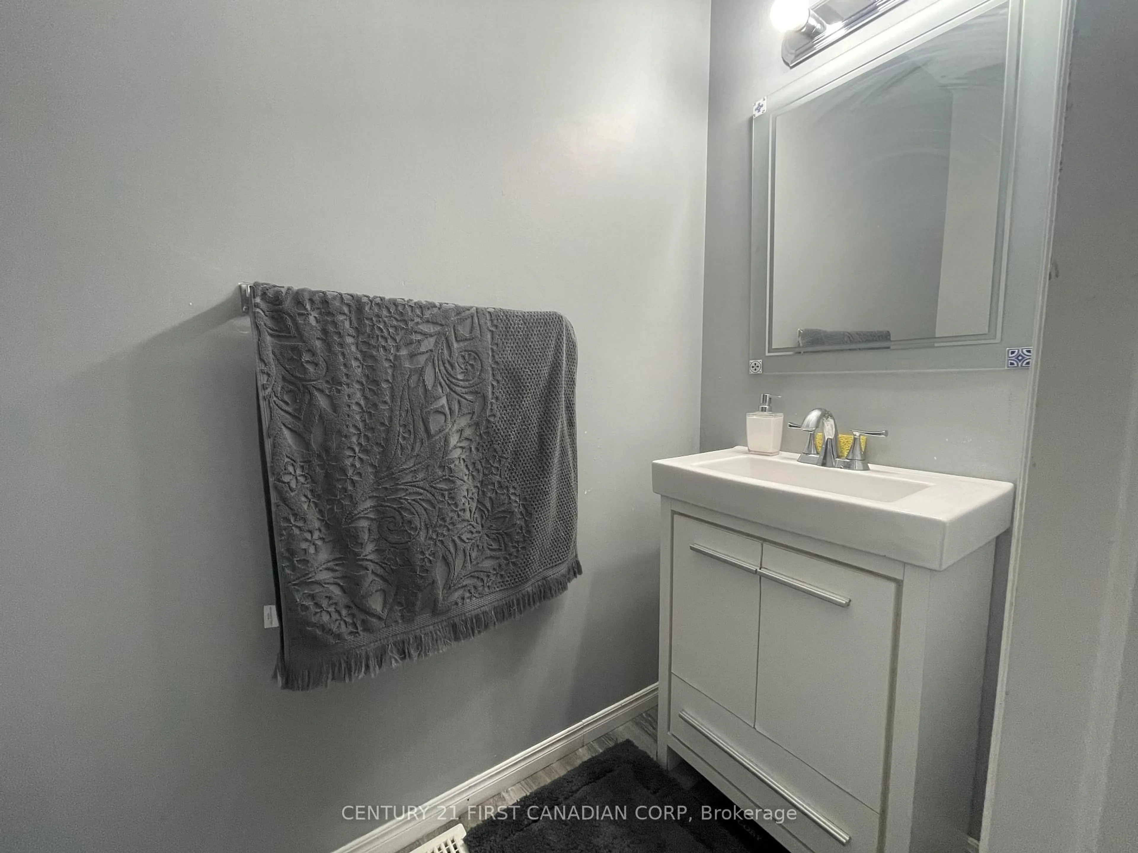 Standard bathroom, unknown for 70 Chapman Crt #23, London North Ontario N6G 4Z4