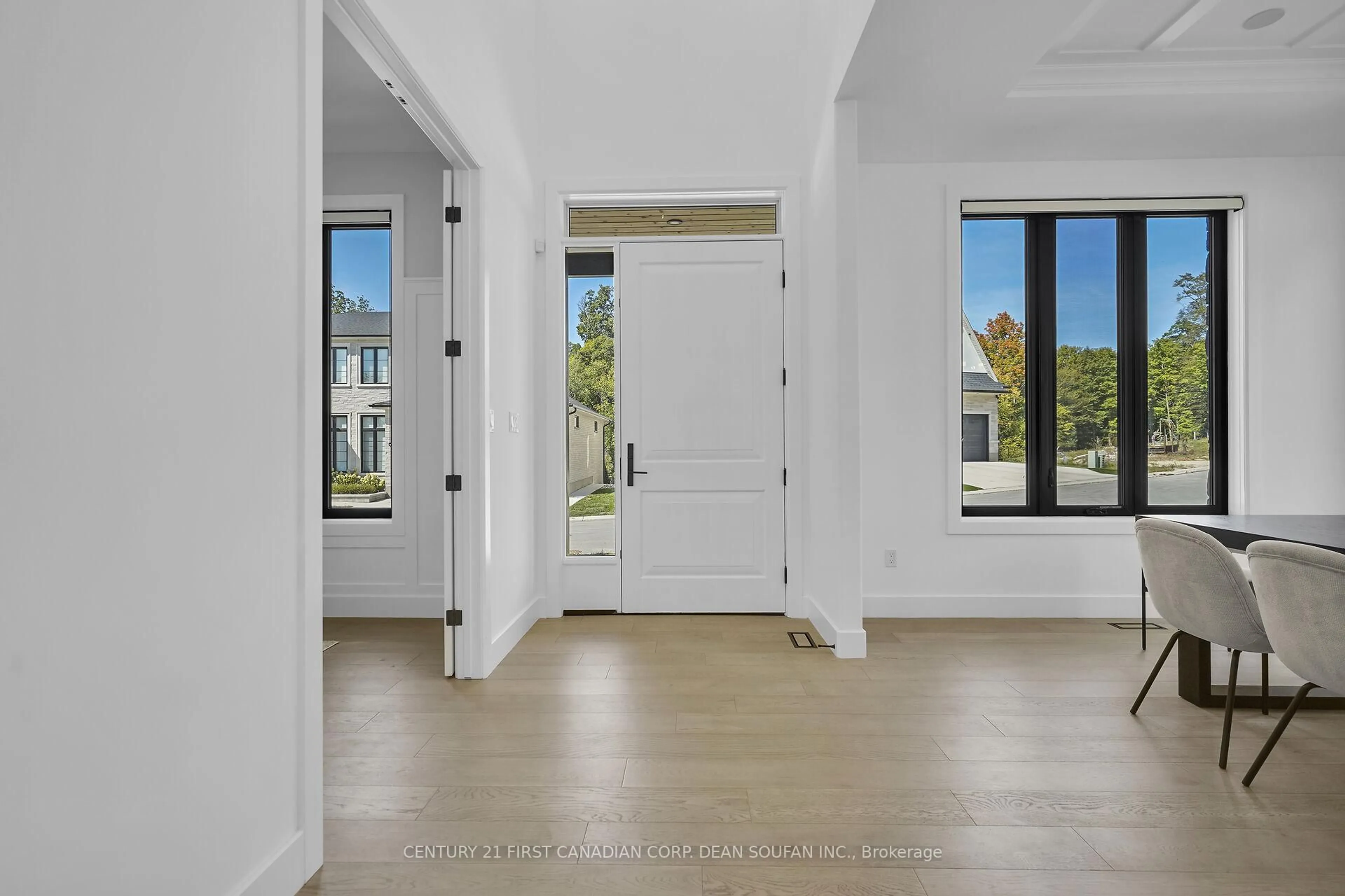 Indoor entryway for 720 APRICOT Dr #13, London South Ontario N6K 0M5