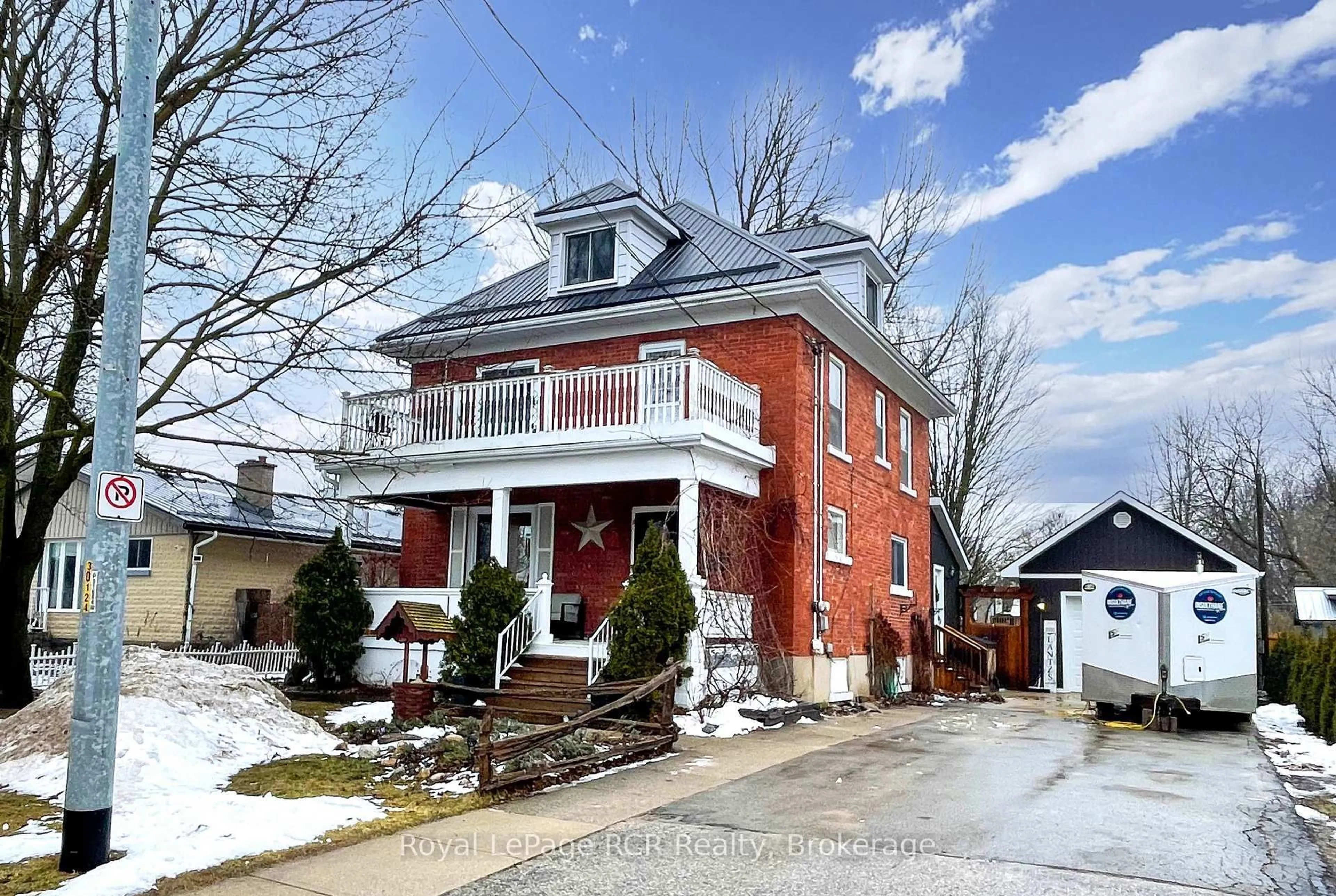 Home with brick exterior material, street for 270 13th St, Hanover Ontario N4N 1X3