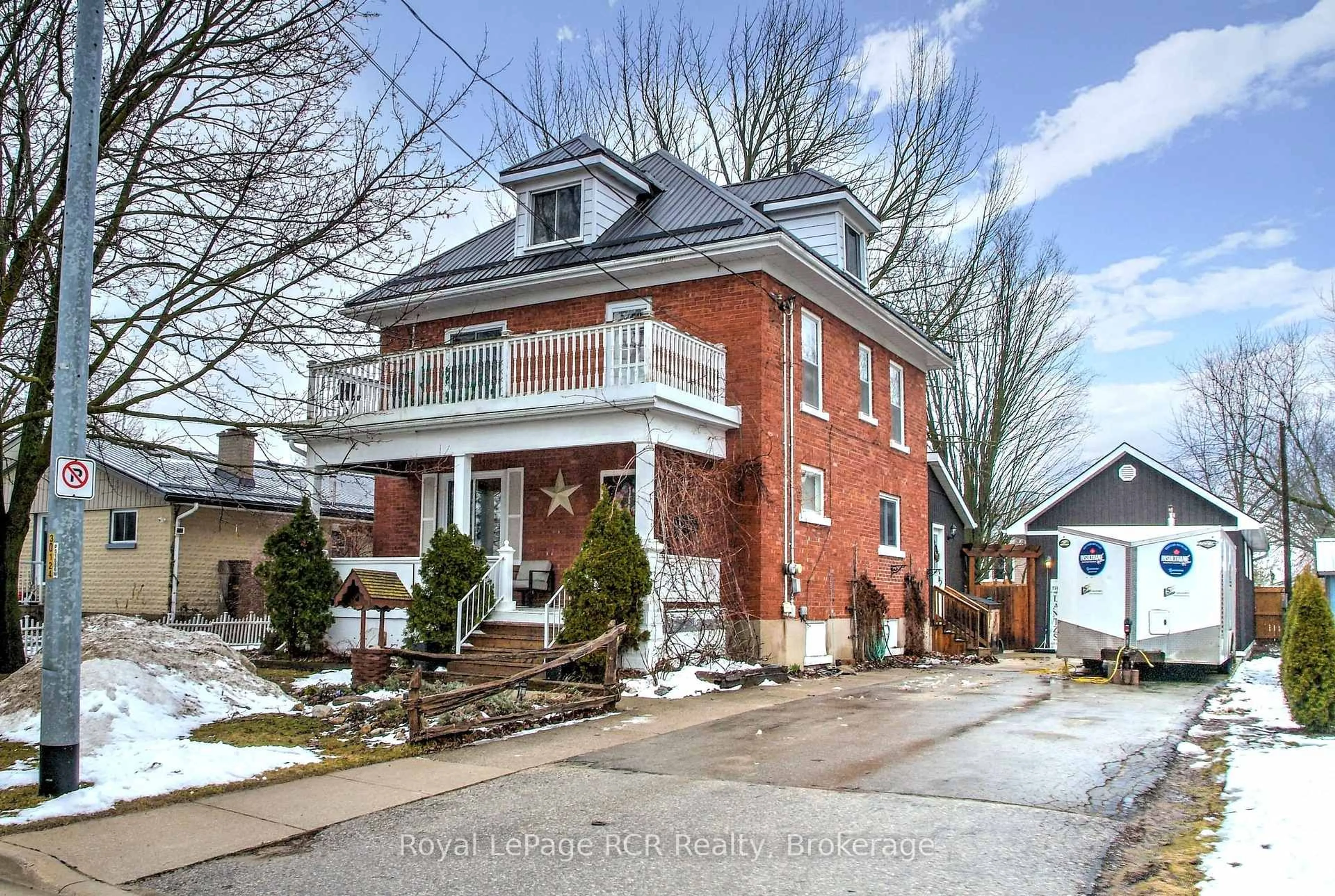 Home with brick exterior material, street for 270 13th St, Hanover Ontario N4N 1X3