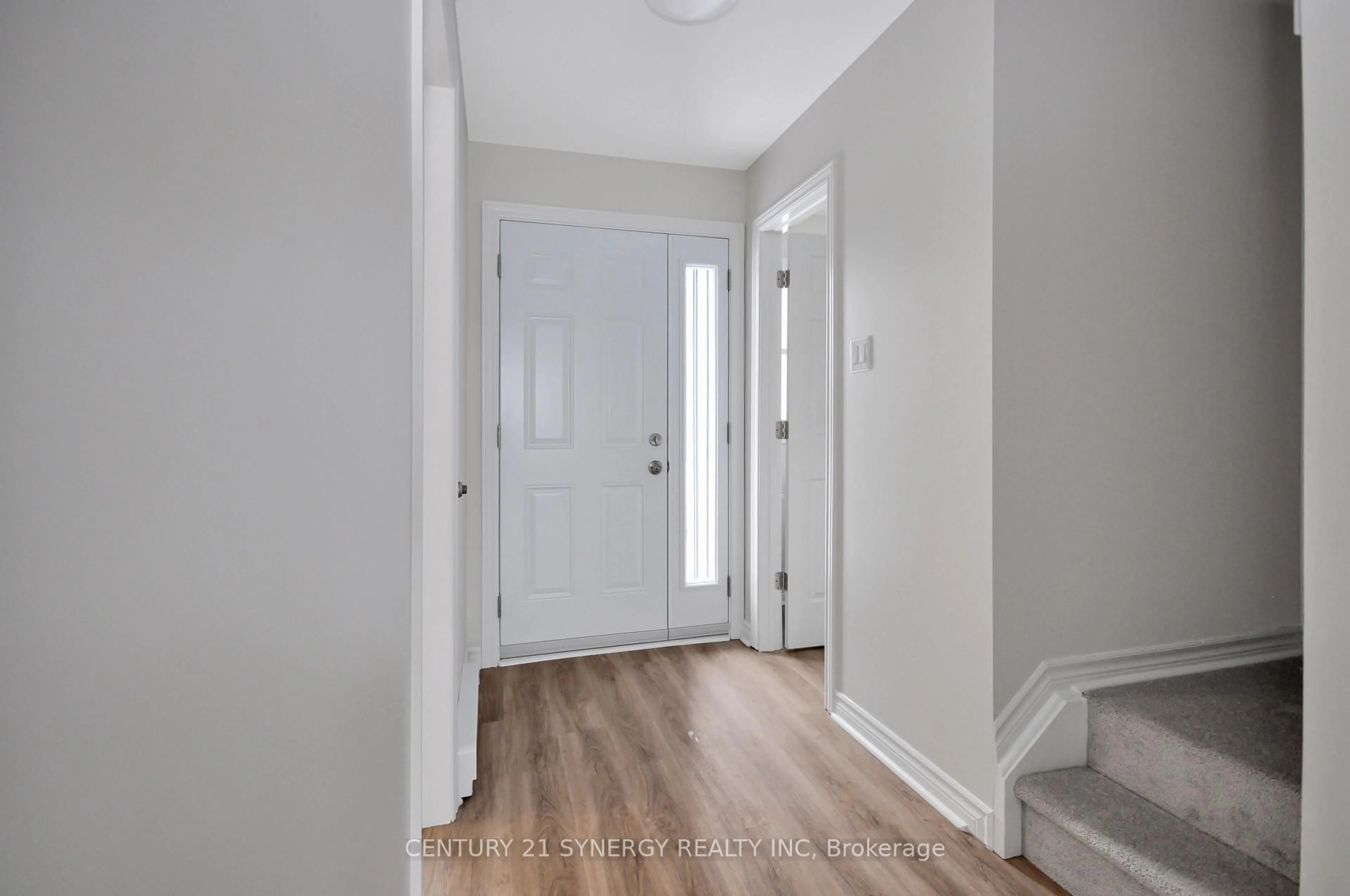 Indoor entryway for 2976 Olympic Way #72, Ottawa Ontario K1T 1Y4