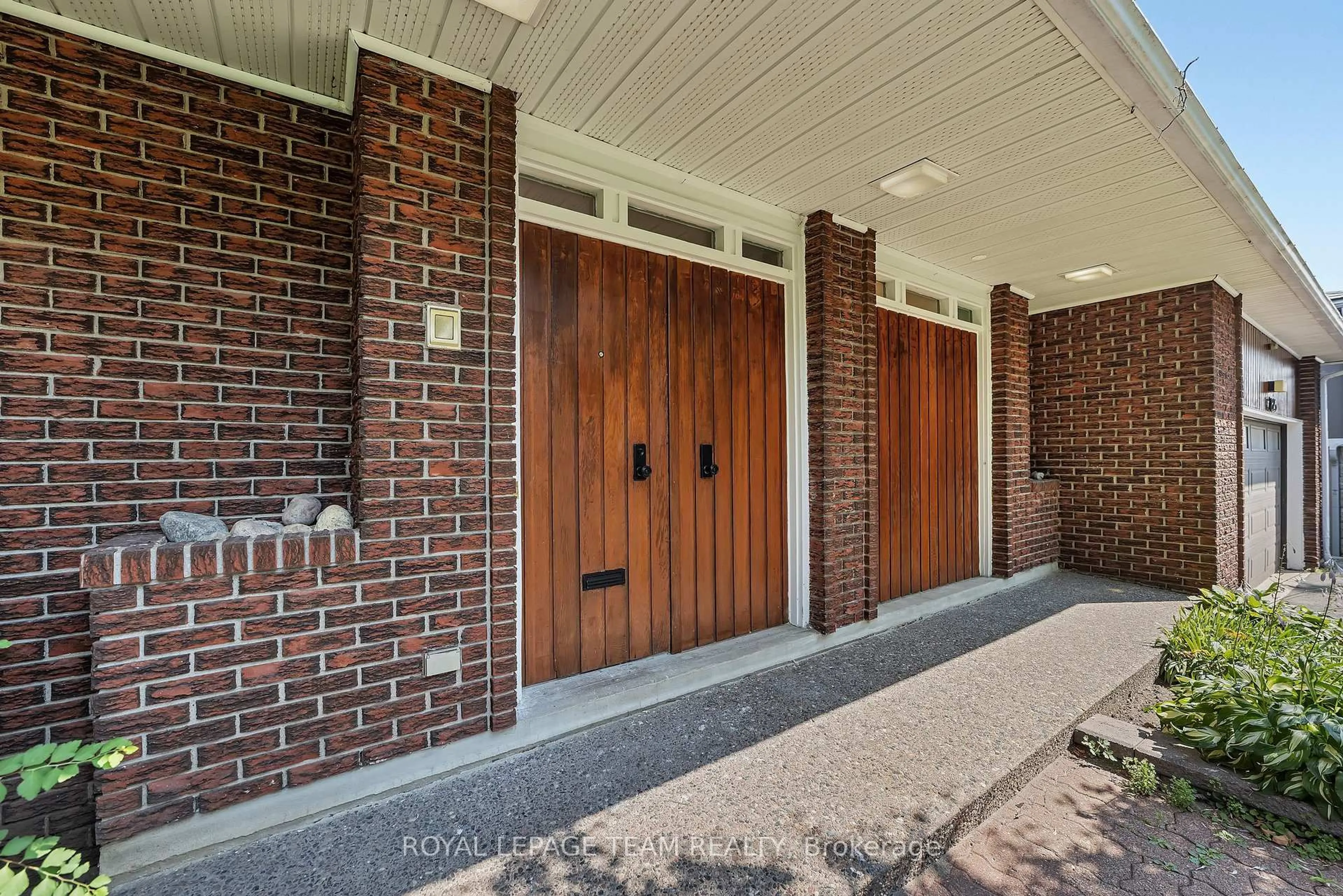 Unknown for 1825 Yale Ave, Ottawa Ontario K1H 6S3