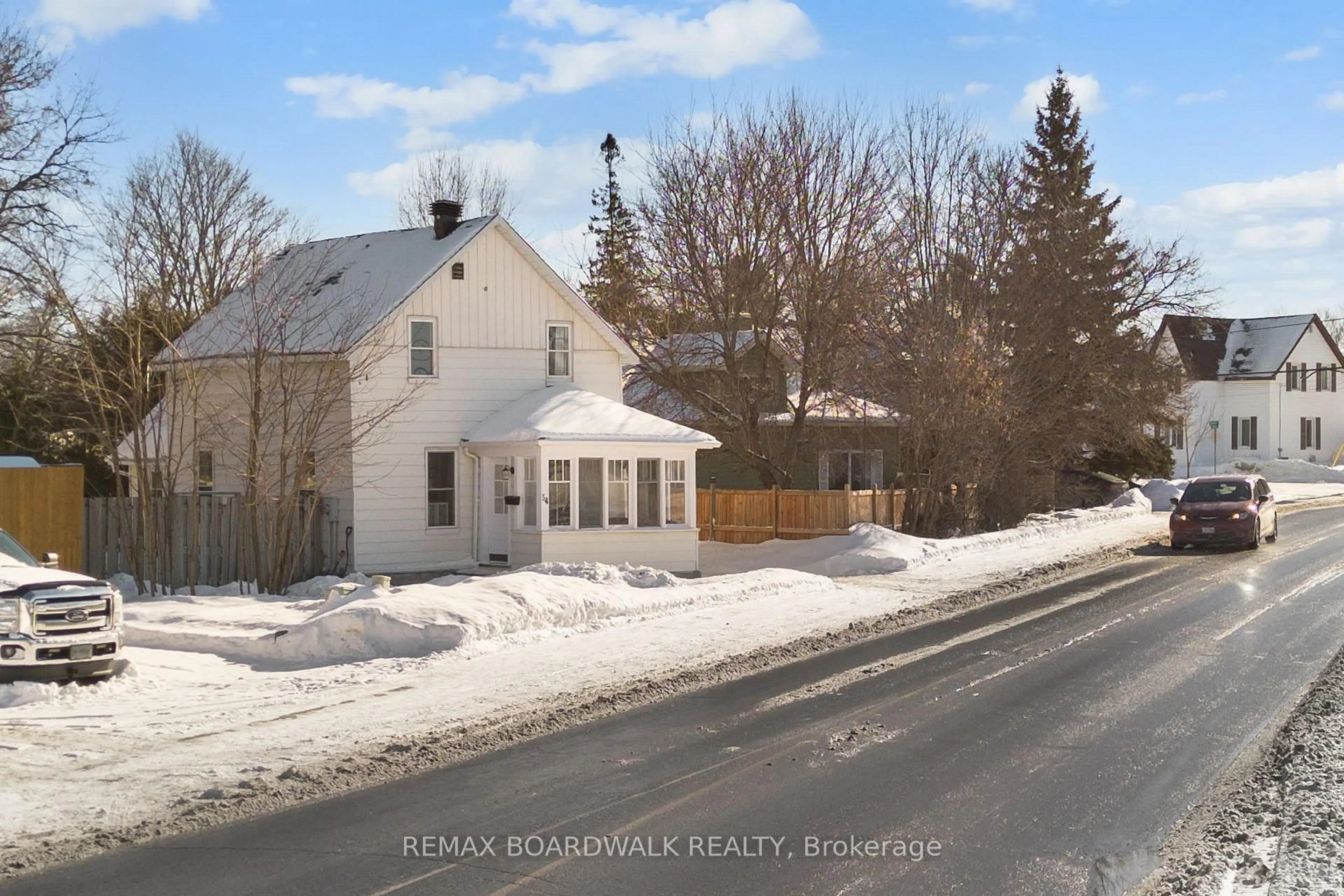 A pic from outside/outdoor area/front of a property/back of a property/a pic from drone, street for 54 Coleman St, Carleton Place Ontario K7C 4P1