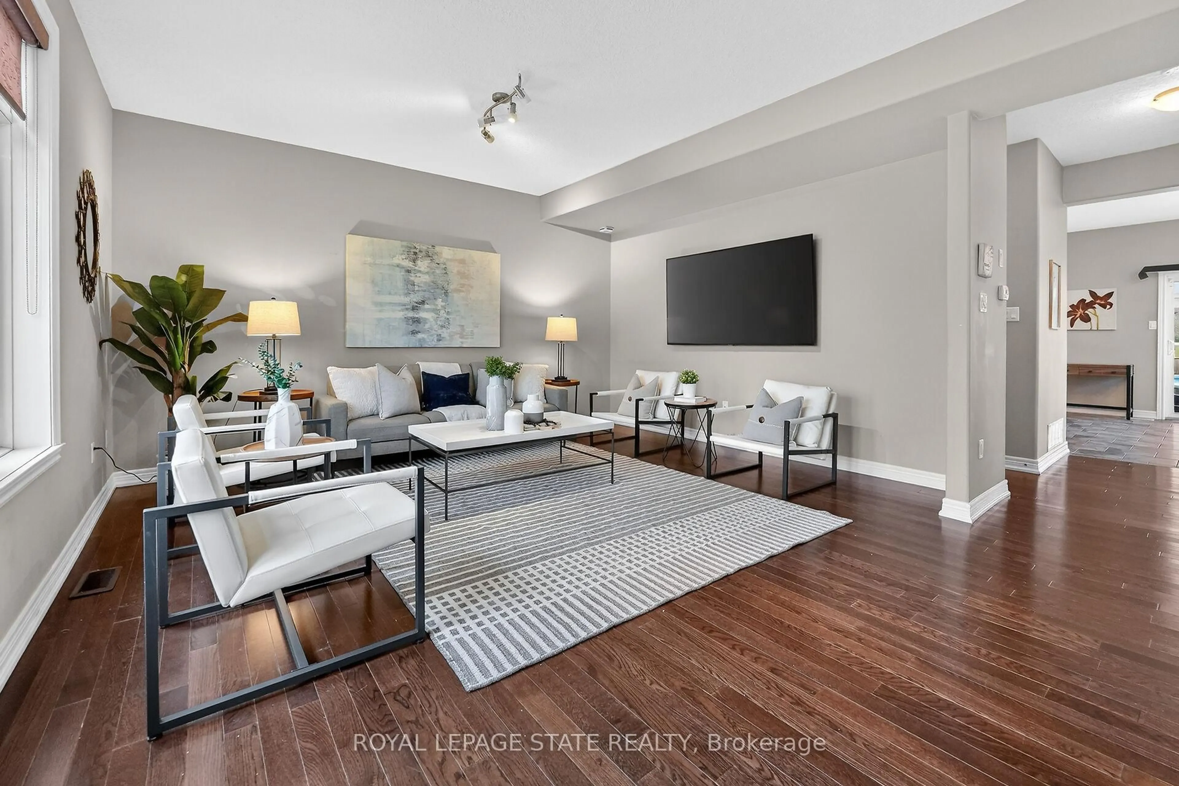 Living room with furniture, unknown for 4100 Cassandra Dr, Lincoln Ontario L3J 0M5