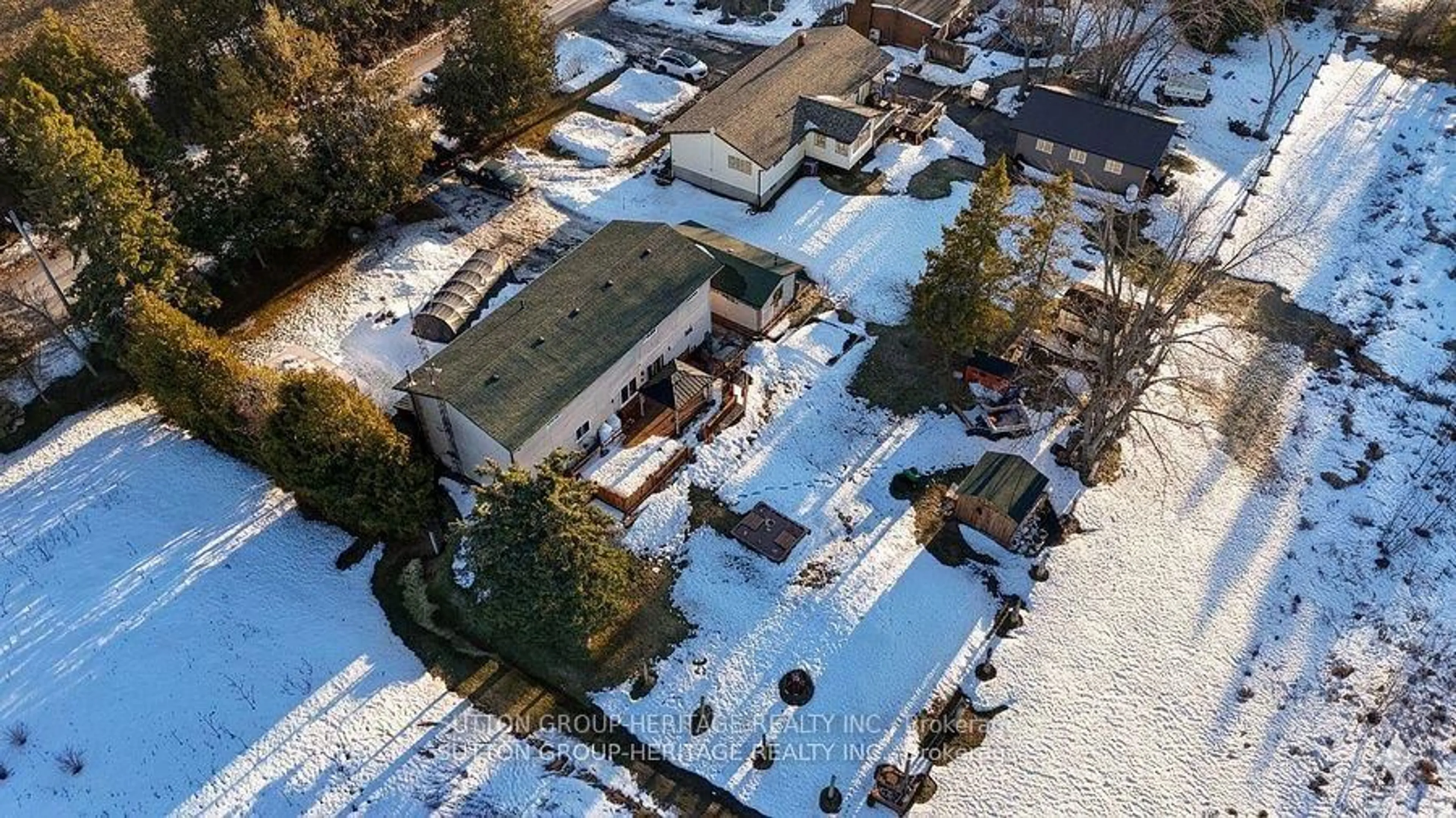 A pic from outside/outdoor area/front of a property/back of a property/a pic from drone, street for 1780 7th Line, Selwyn Ontario K9J 6X5