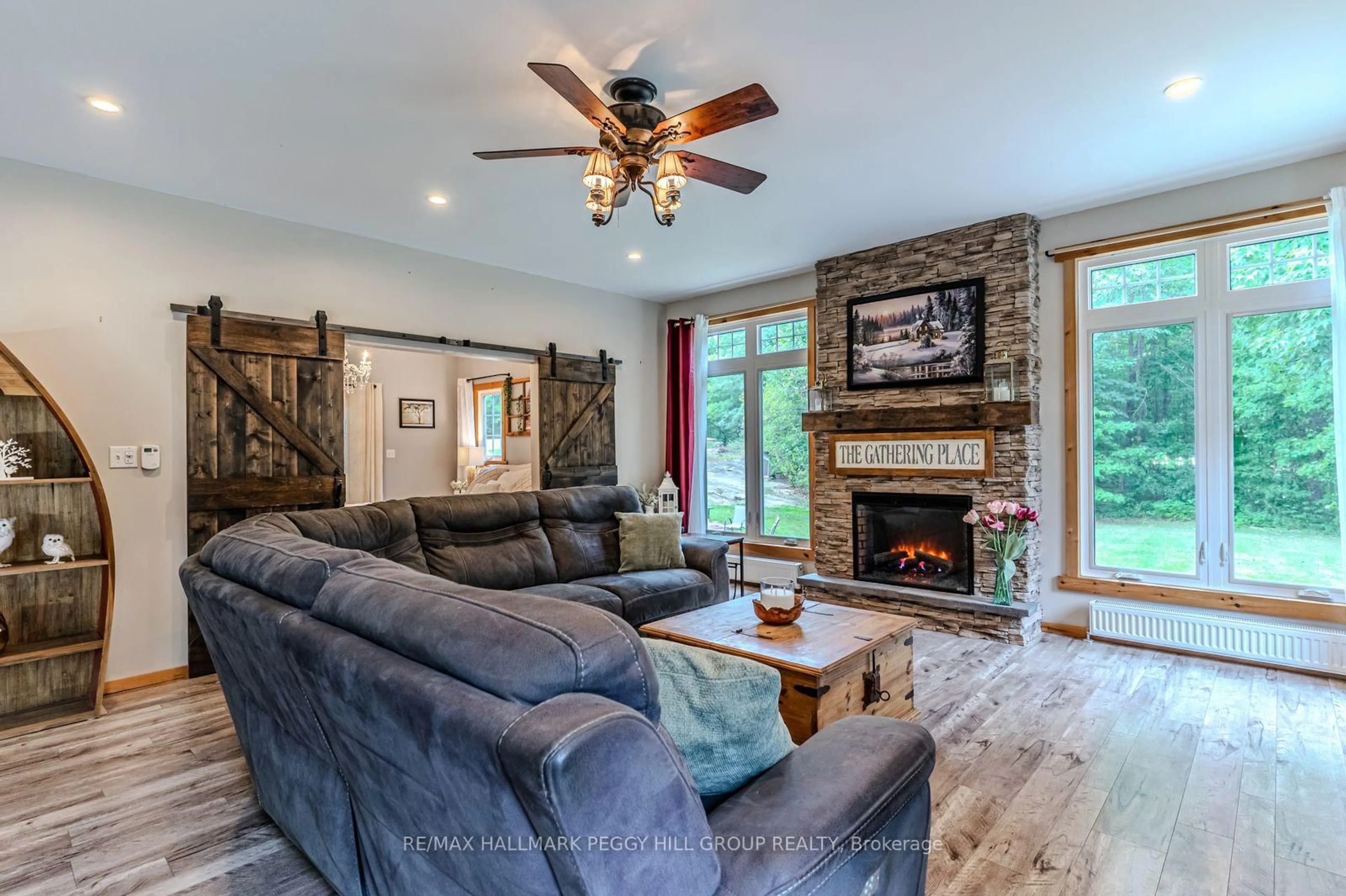 Living room with furniture, unknown for 1450 Beiers Rd, Gravenhurst Ontario P0E 1G0