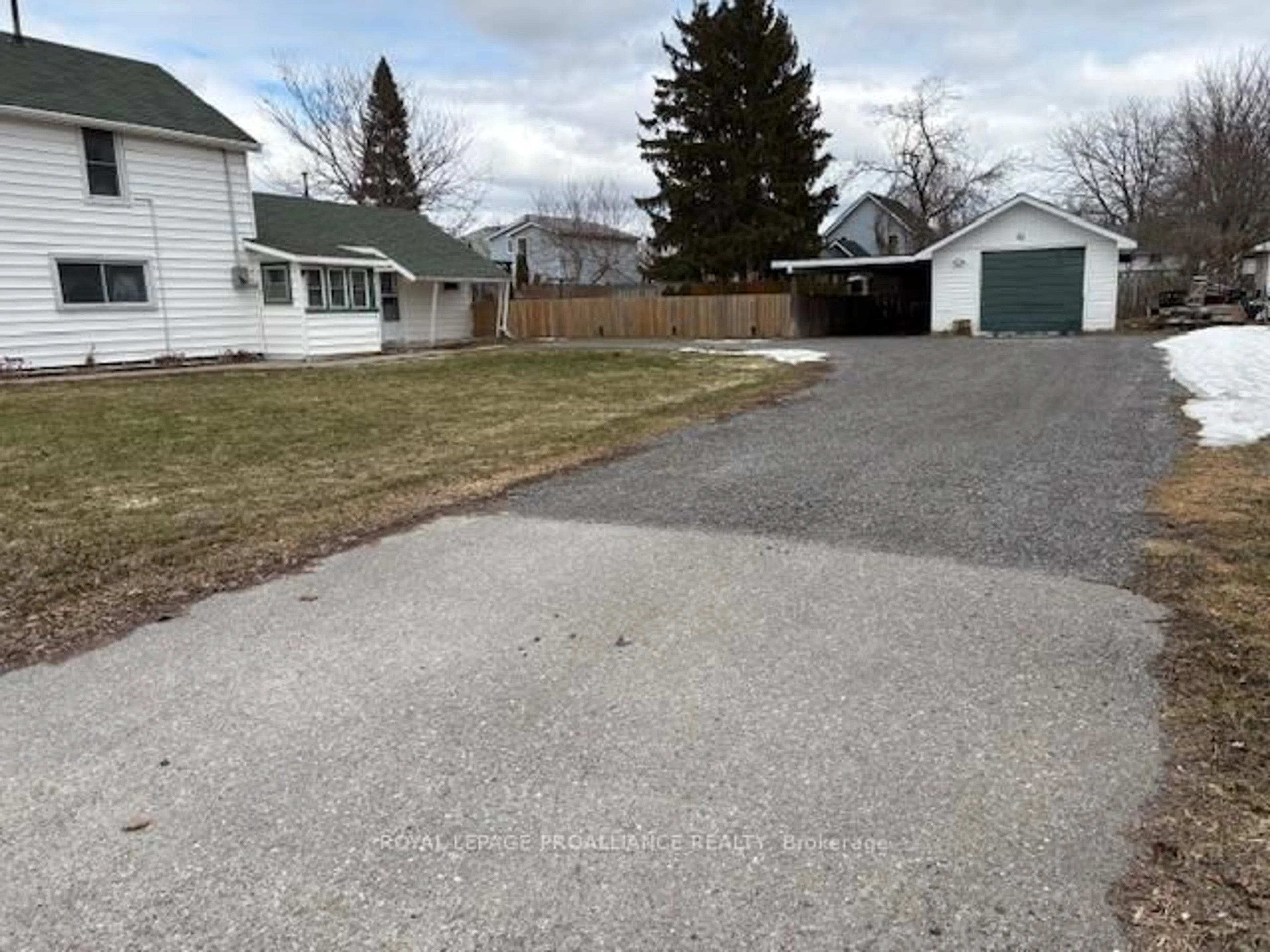 A pic from outside/outdoor area/front of a property/back of a property/a pic from drone, street for 61 John St, Belleville Ontario K8N 3E4