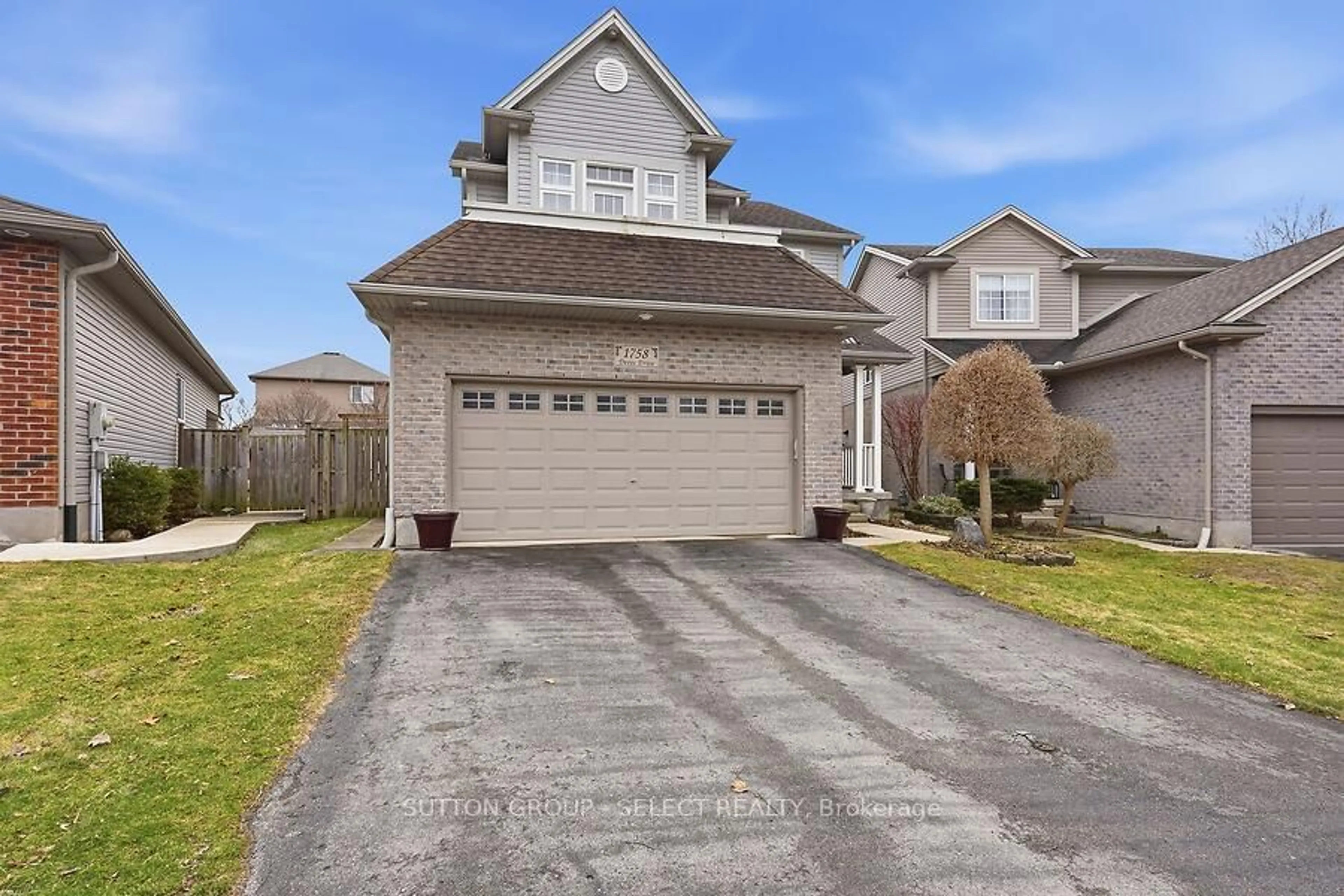 A pic from outside/outdoor area/front of a property/back of a property/a pic from drone, street for 1758 Devos Dr, London North Ontario N5X 4H9