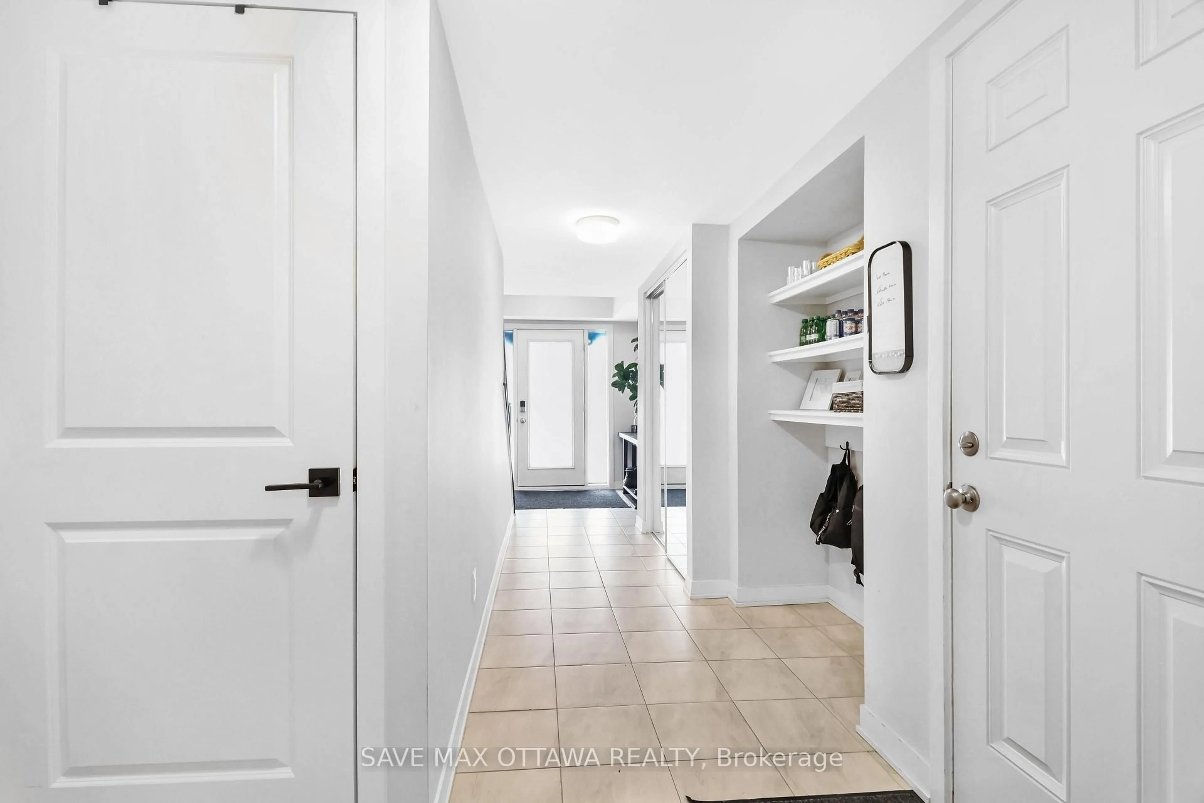 Indoor entryway for 3009 Rhyolite Way, Ottawa Ontario K2J 7J4