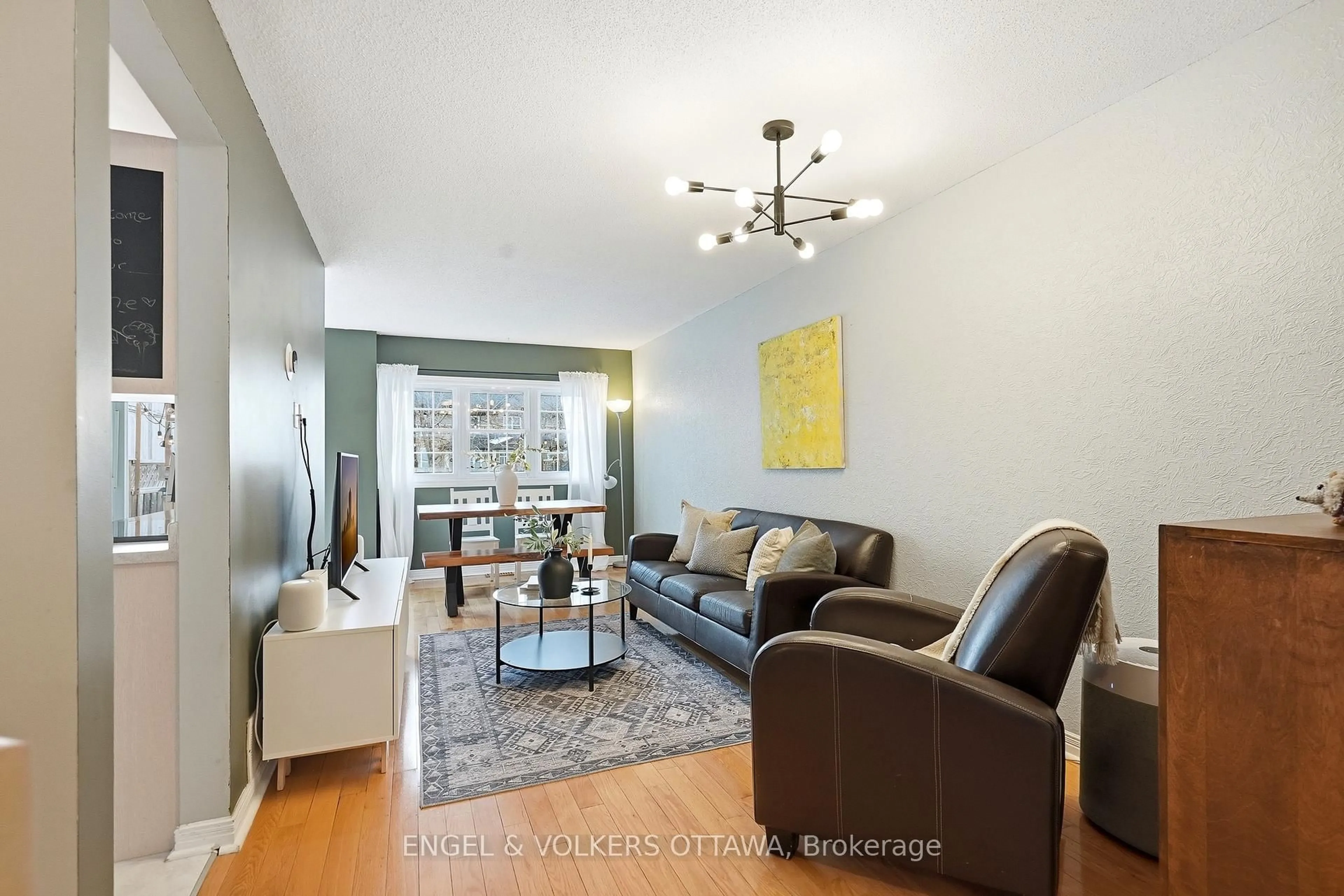Living room with furniture, unknown for 158 Woodpark Way, Ottawa Ontario K2J 4C8