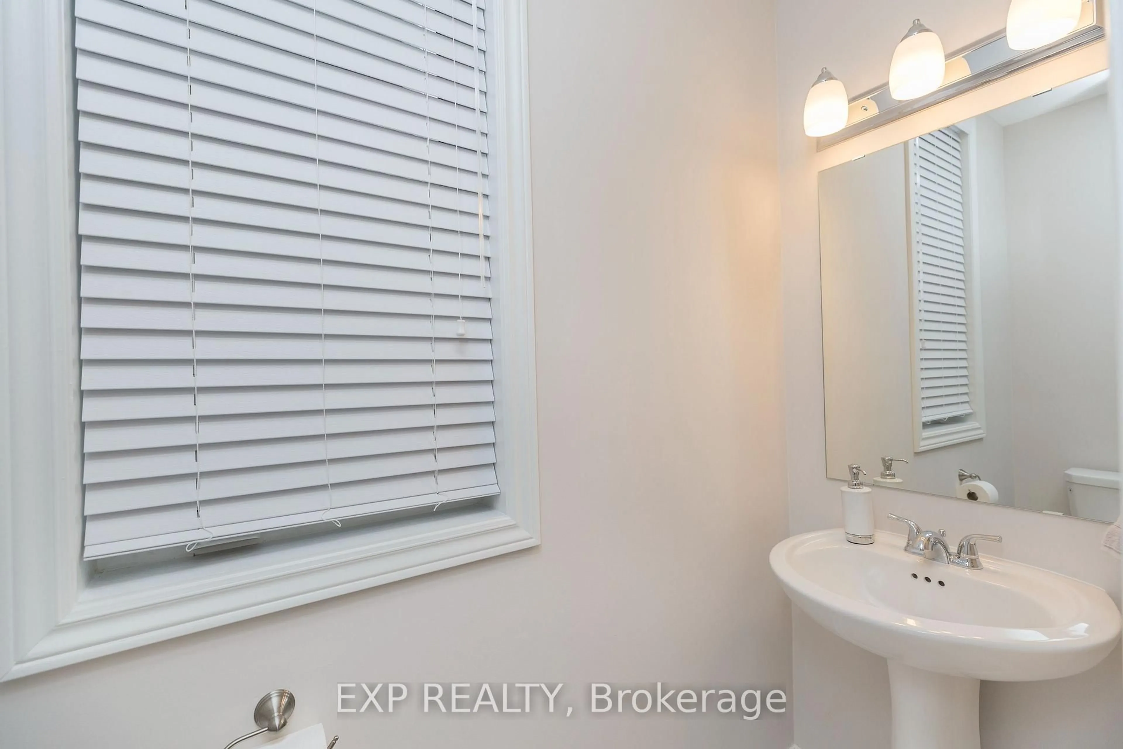 Standard bathroom, unknown for 516 Loury Row, Ottawa Ontario K1W 0M7