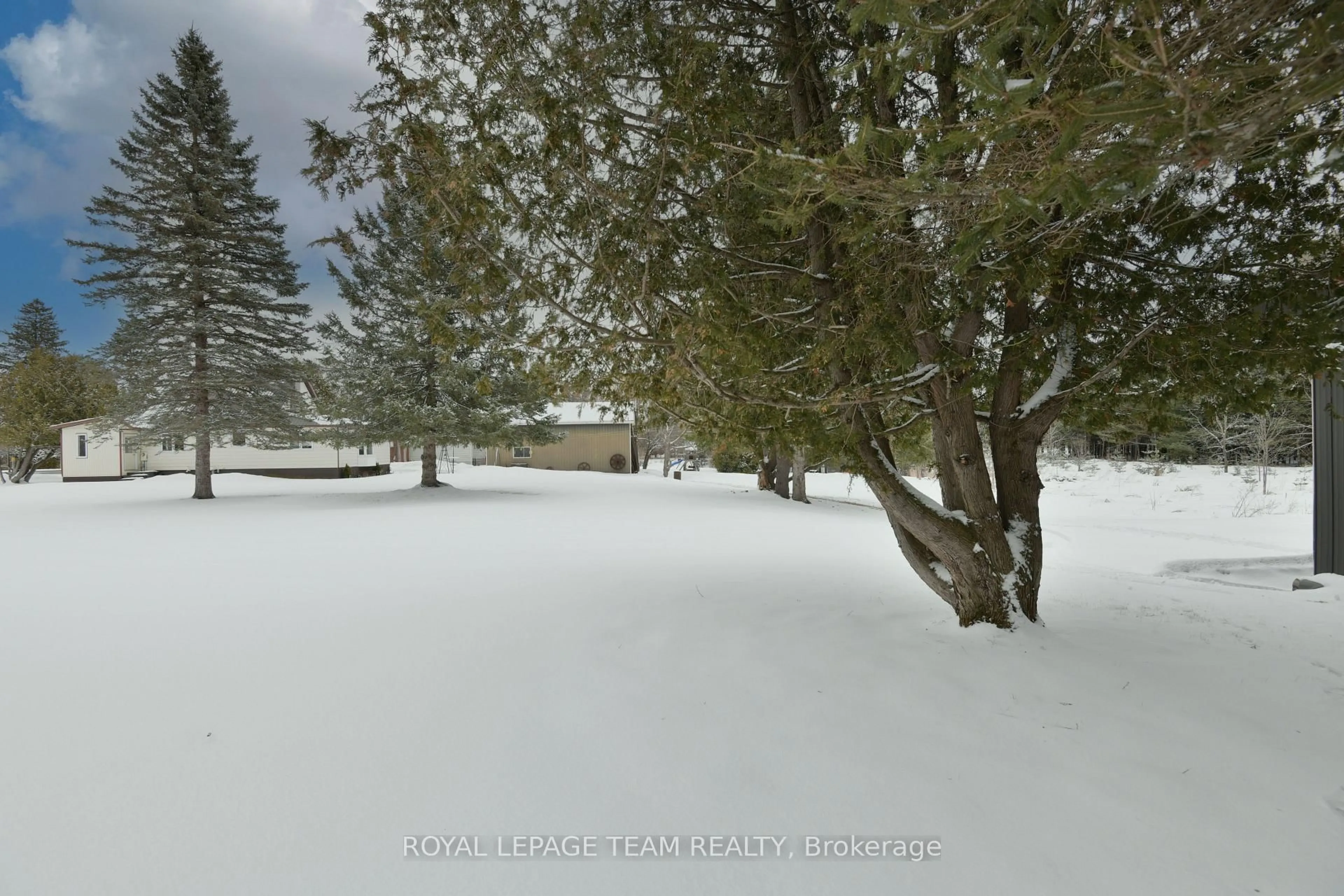 Blurry image for 2695 Dunrobin Rd, Ottawa Ontario K0A 1T0