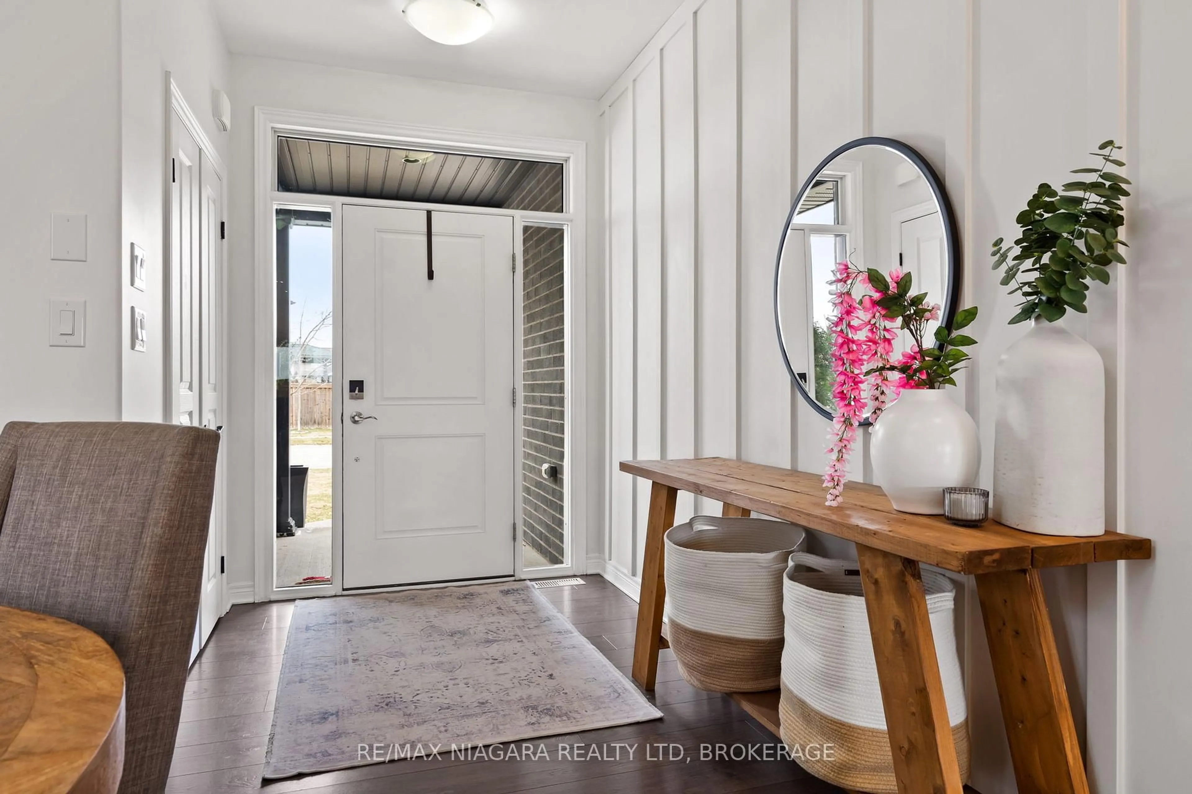 Indoor entryway for 5703 Osprey Ave, Niagara Falls Ontario L2H 0M2