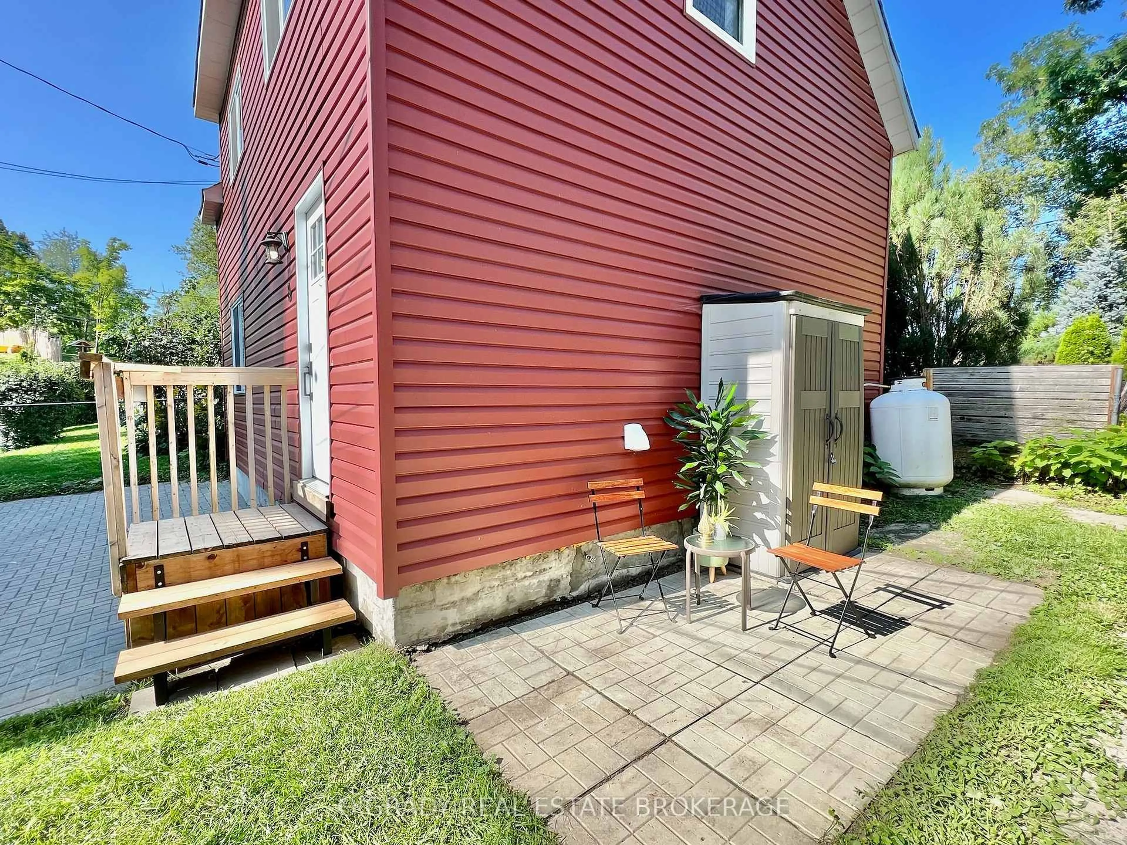 Patio, street for 8 Edward Lane, Brockville Ontario K6V 5K5