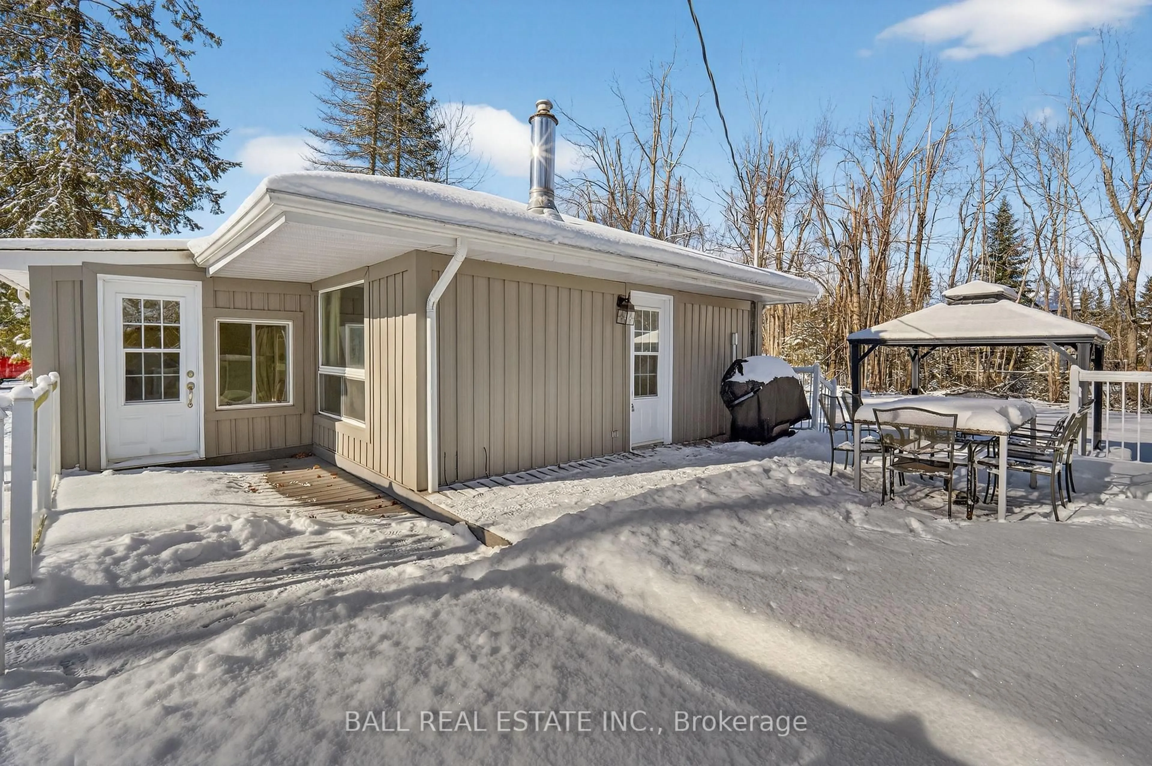 Patio, street for 25 Bayview Estate Rd, Kawartha Lakes Ontario K0M 1N0