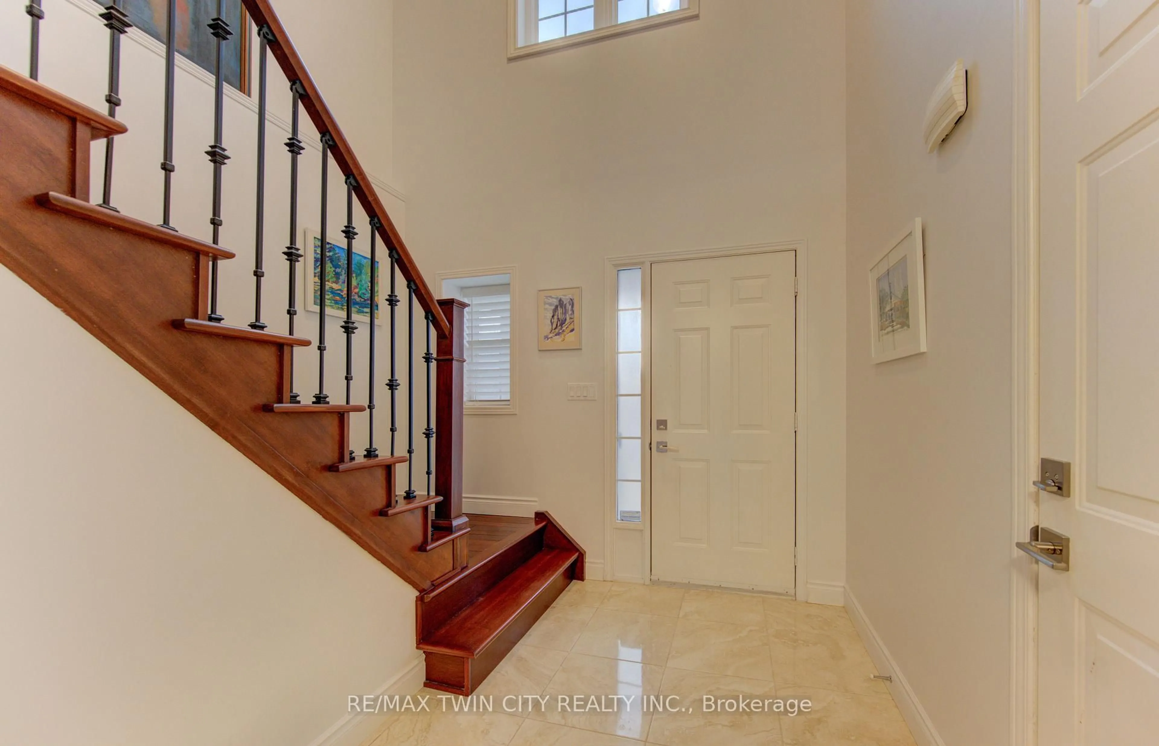 Indoor foyer for 819 Grand Banks Dr, Waterloo Ontario N2K 4N2