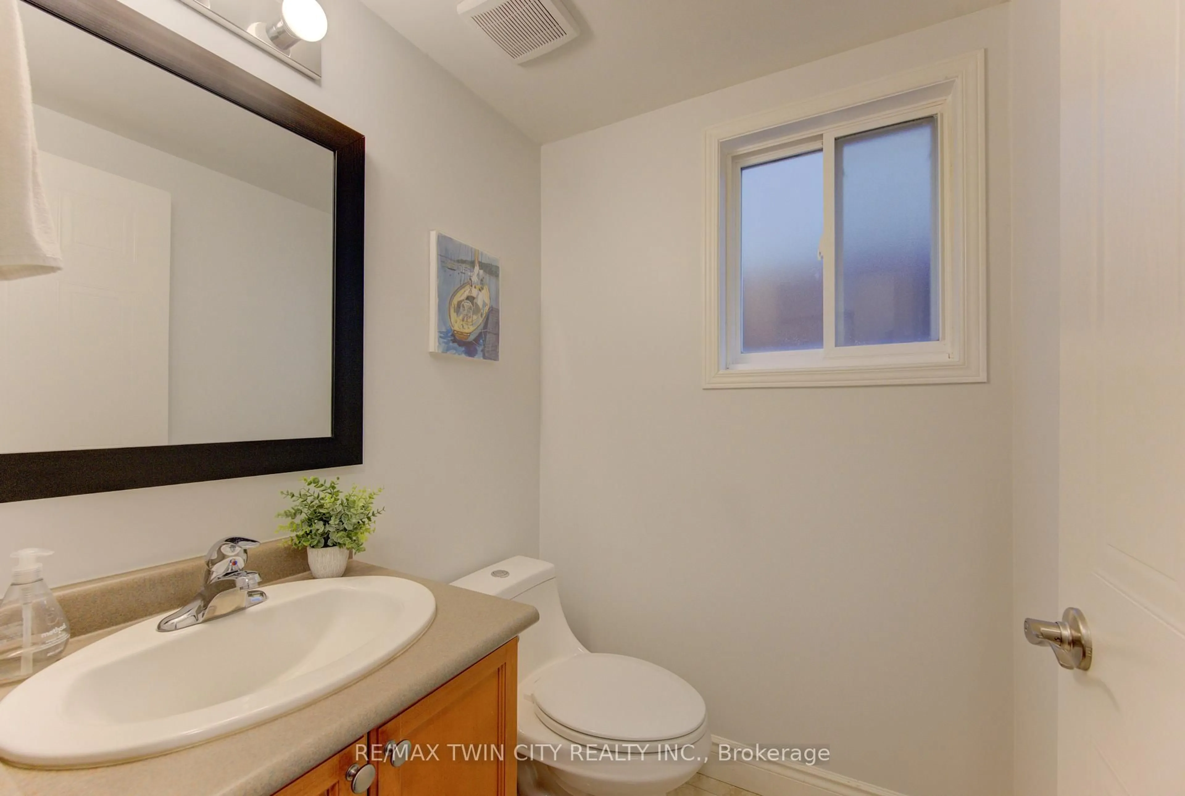 Standard bathroom, ceramic/tile floor for 819 Grand Banks Dr, Waterloo Ontario N2K 4N2