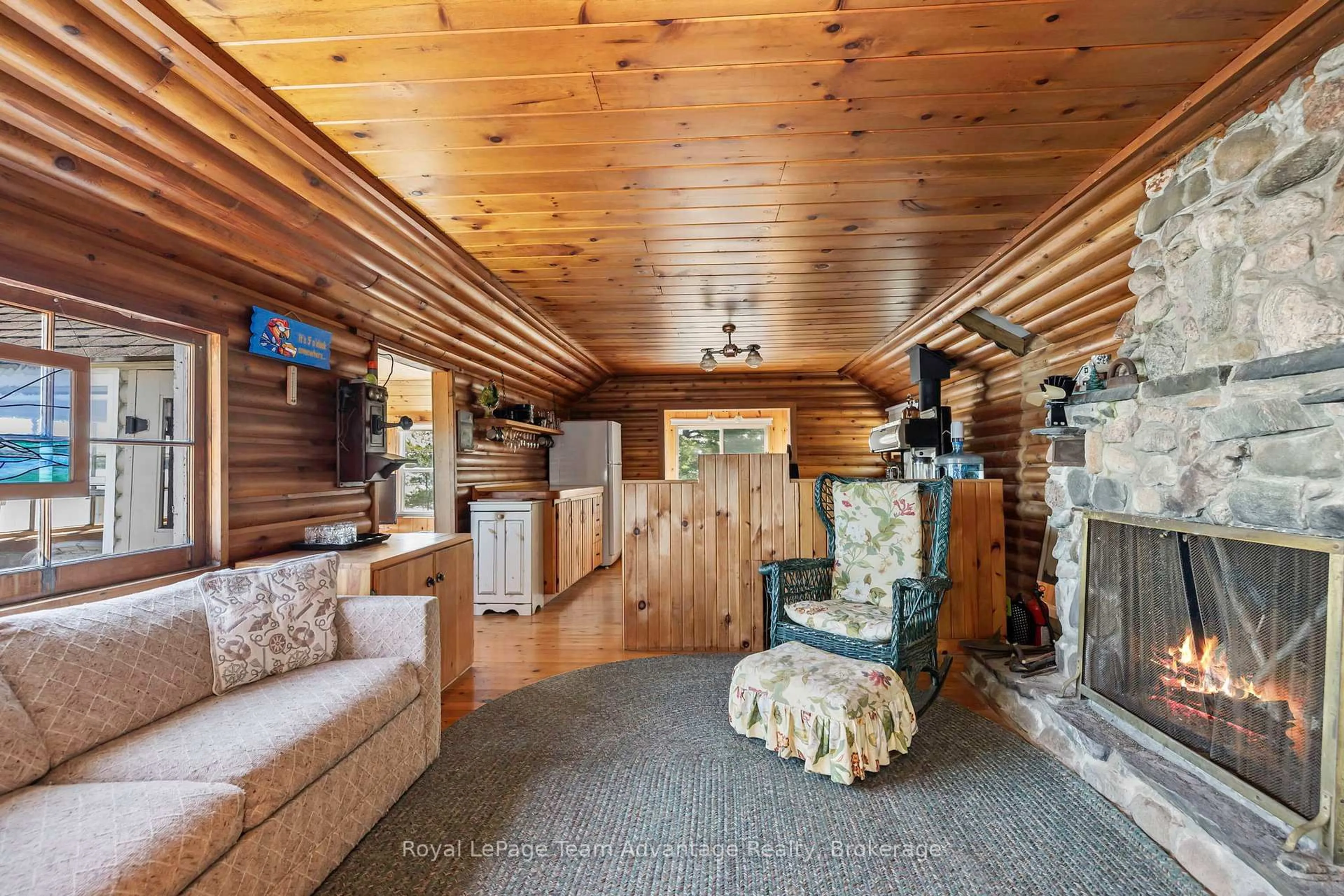 Indoor foyer for 3 57C Island, Carling Ontario P0G 1G0