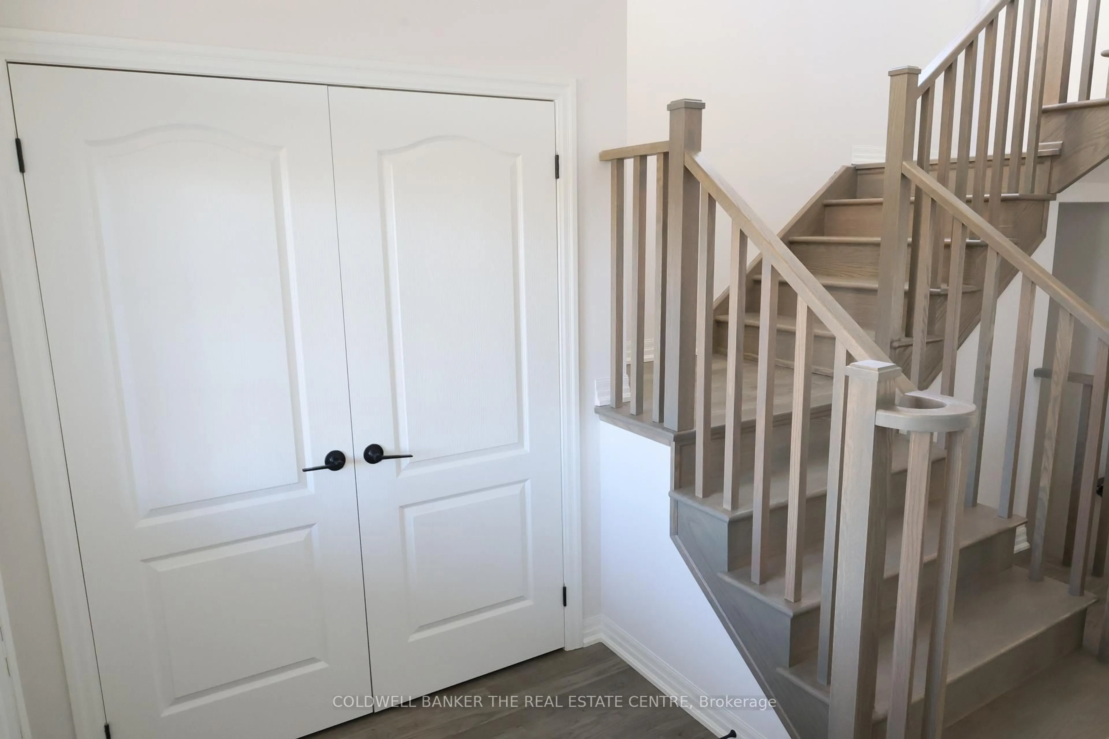 Indoor entryway for 15 Fisher Rd, Kawartha Lakes Ontario K9V 0E5