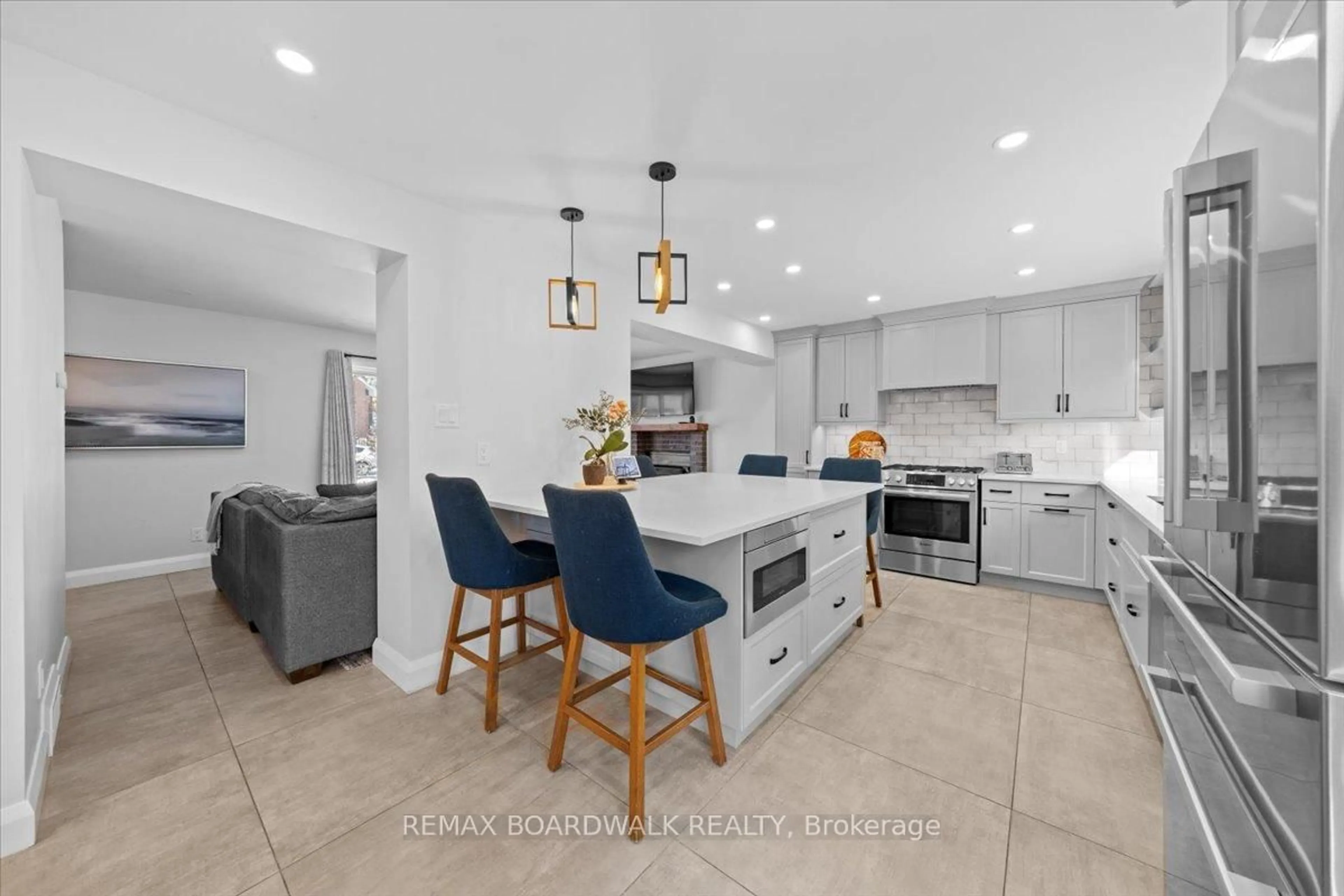 Open concept kitchen, ceramic/tile floor for 7 Gagnon Crt, Ottawa Ontario K2K 1A7