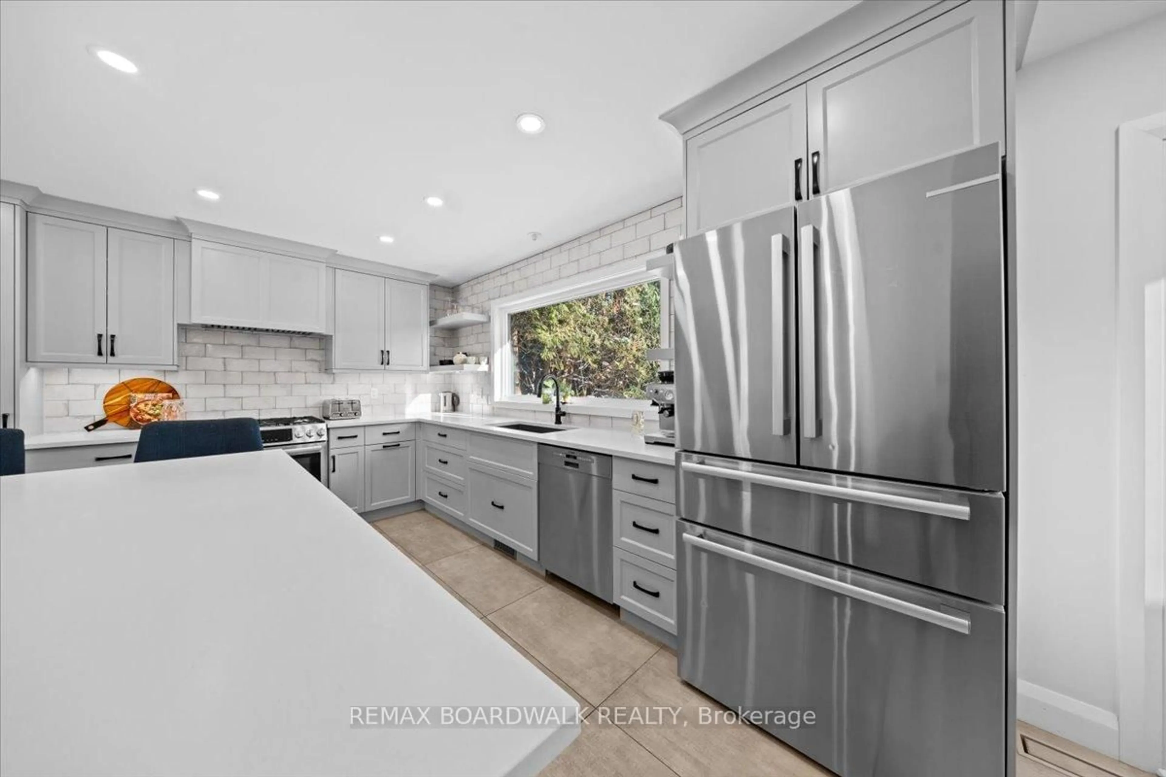 Contemporary kitchen, ceramic/tile floor for 7 Gagnon Crt, Ottawa Ontario K2K 1A7