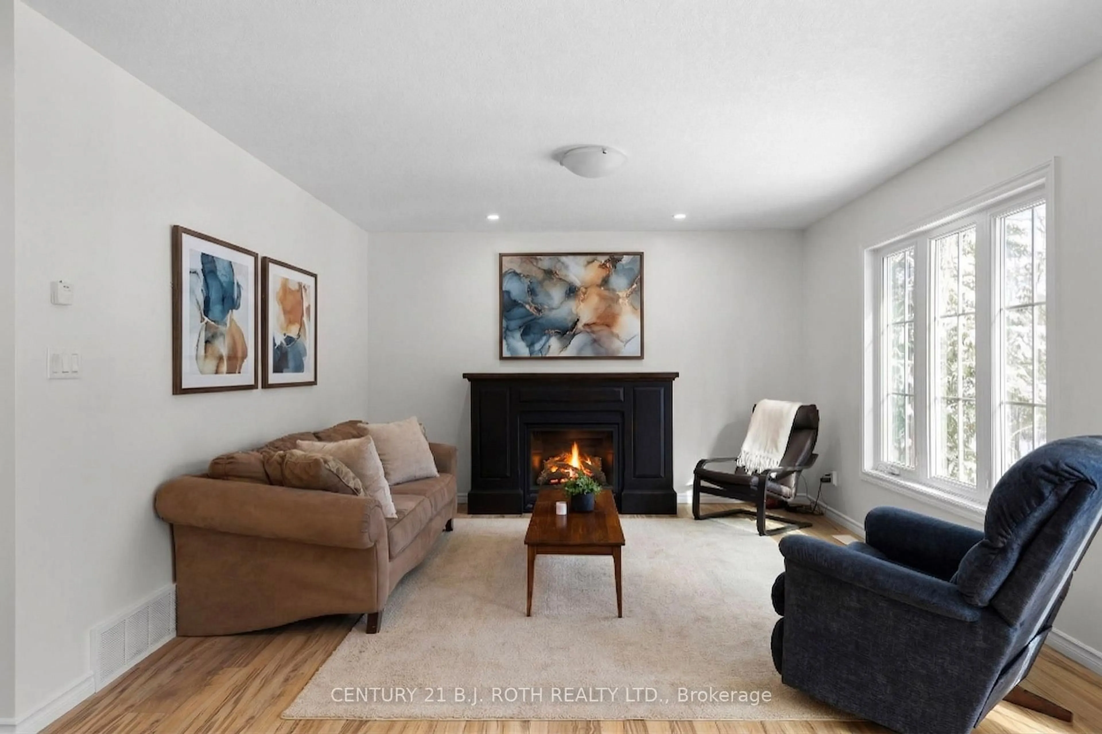 Living room with furniture, unknown for 1040 Arthur Schulz Rd, Gravenhurst Ontario P0E 1G0