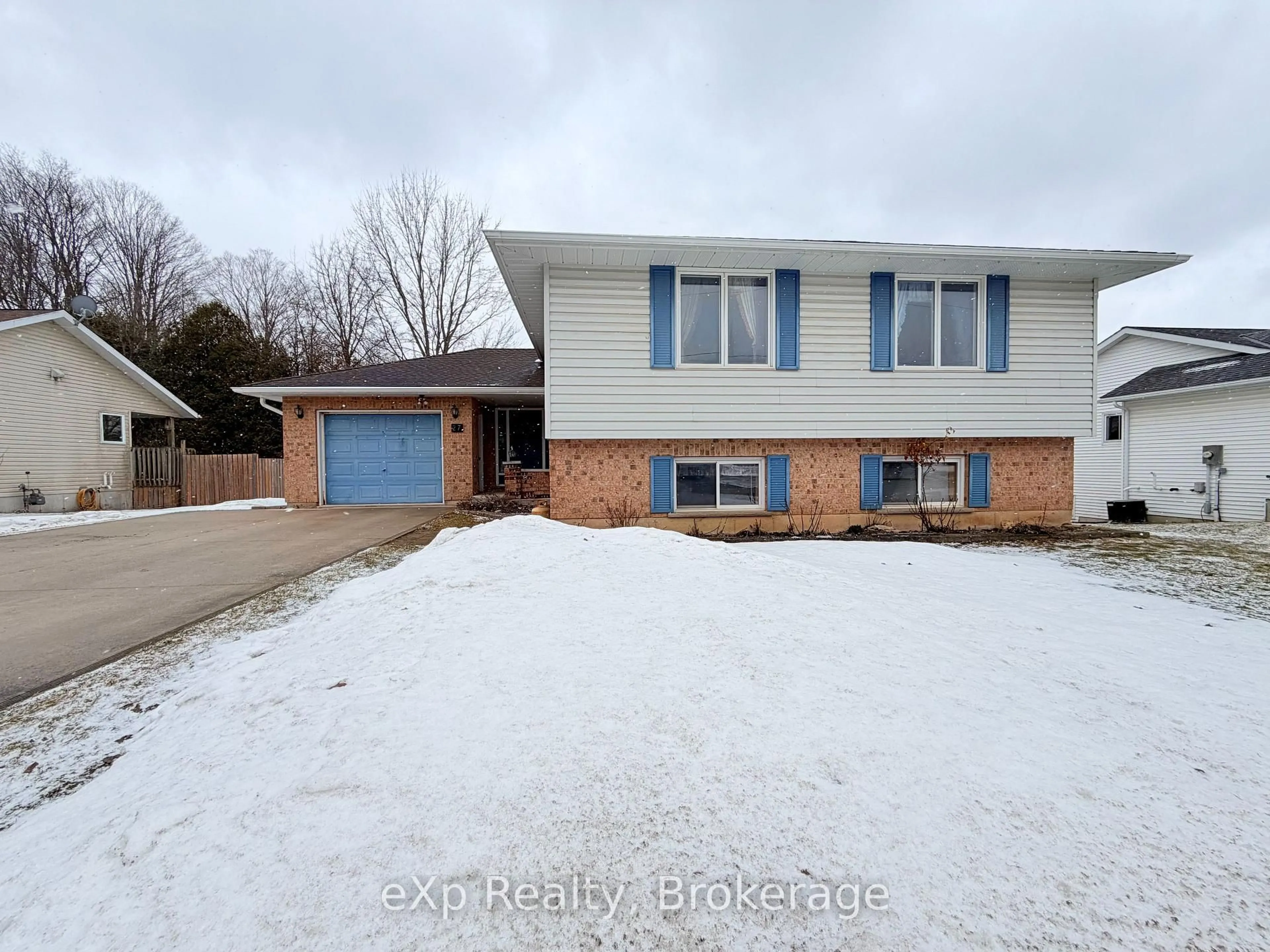 Home with brick exterior material, street for 27 Willow St, Brockton Ontario N0G 2V0