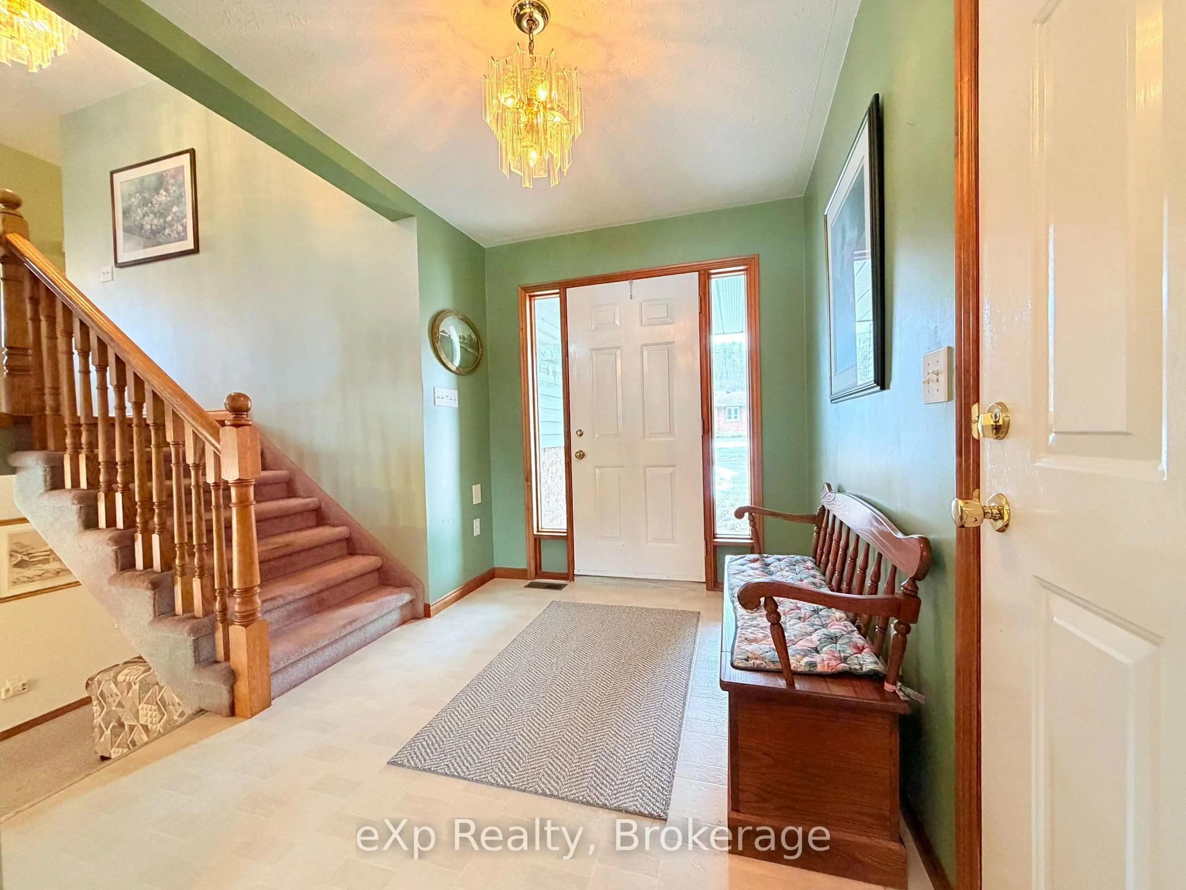 Indoor entryway for 27 Willow St, Brockton Ontario N0G 2V0