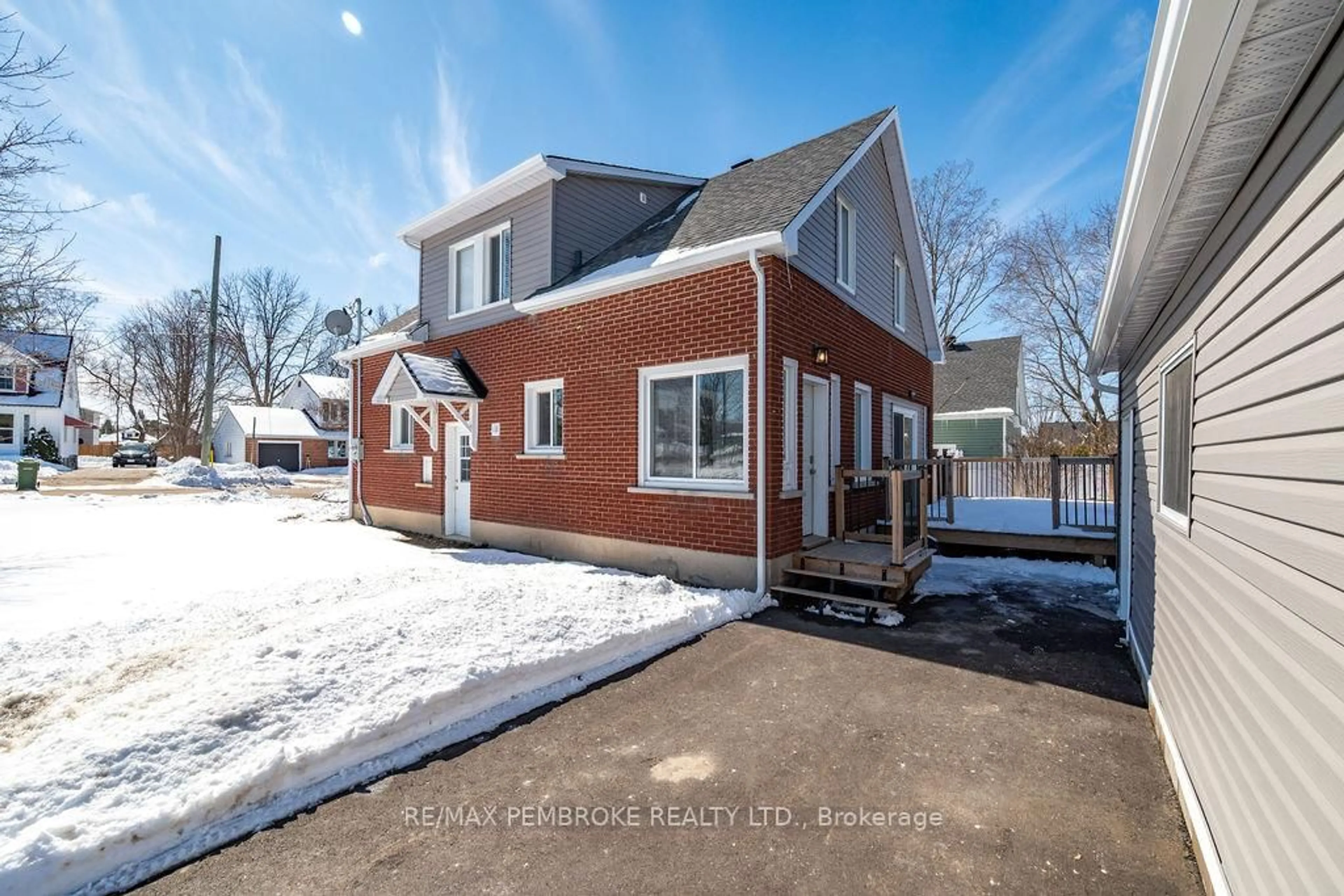 Home with brick exterior material, street for 277 Dickson St, Pembroke Ontario K8A 2X4