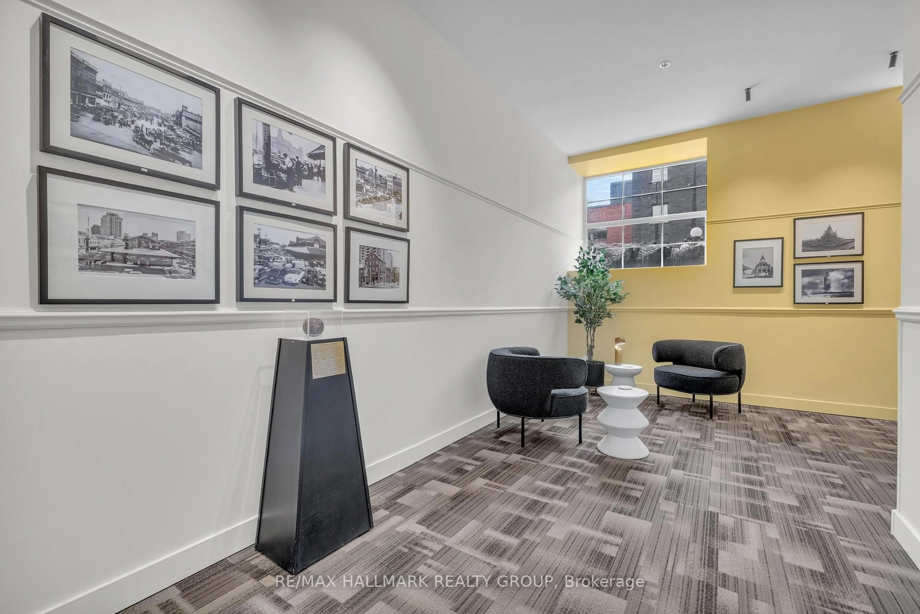 Indoor foyer for 489 Sussex Dr #4, Ottawa Ontario K1N 6Z5
