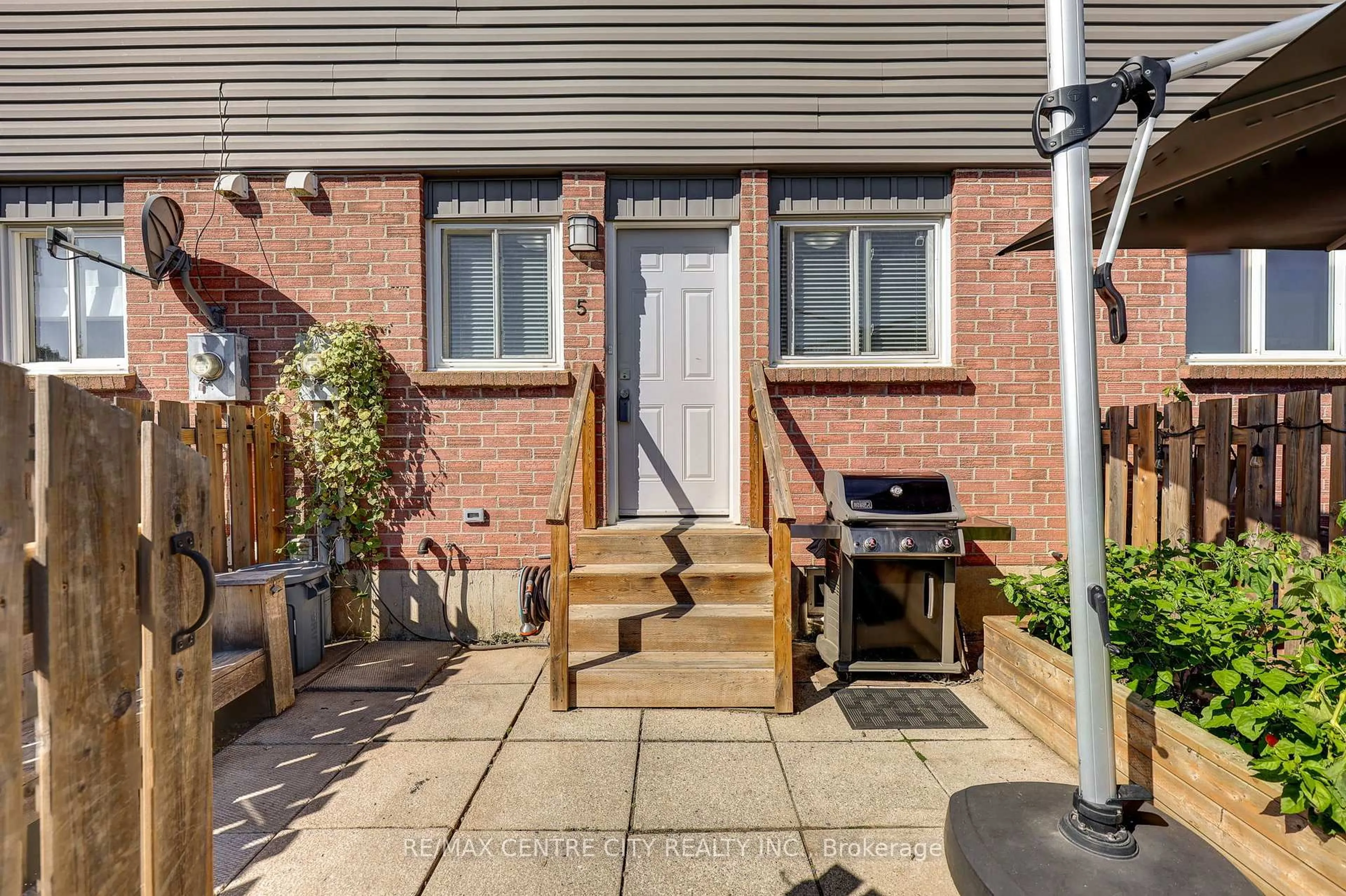 Patio, street for 1443 Huron St #5, London East Ontario N5V 2E6