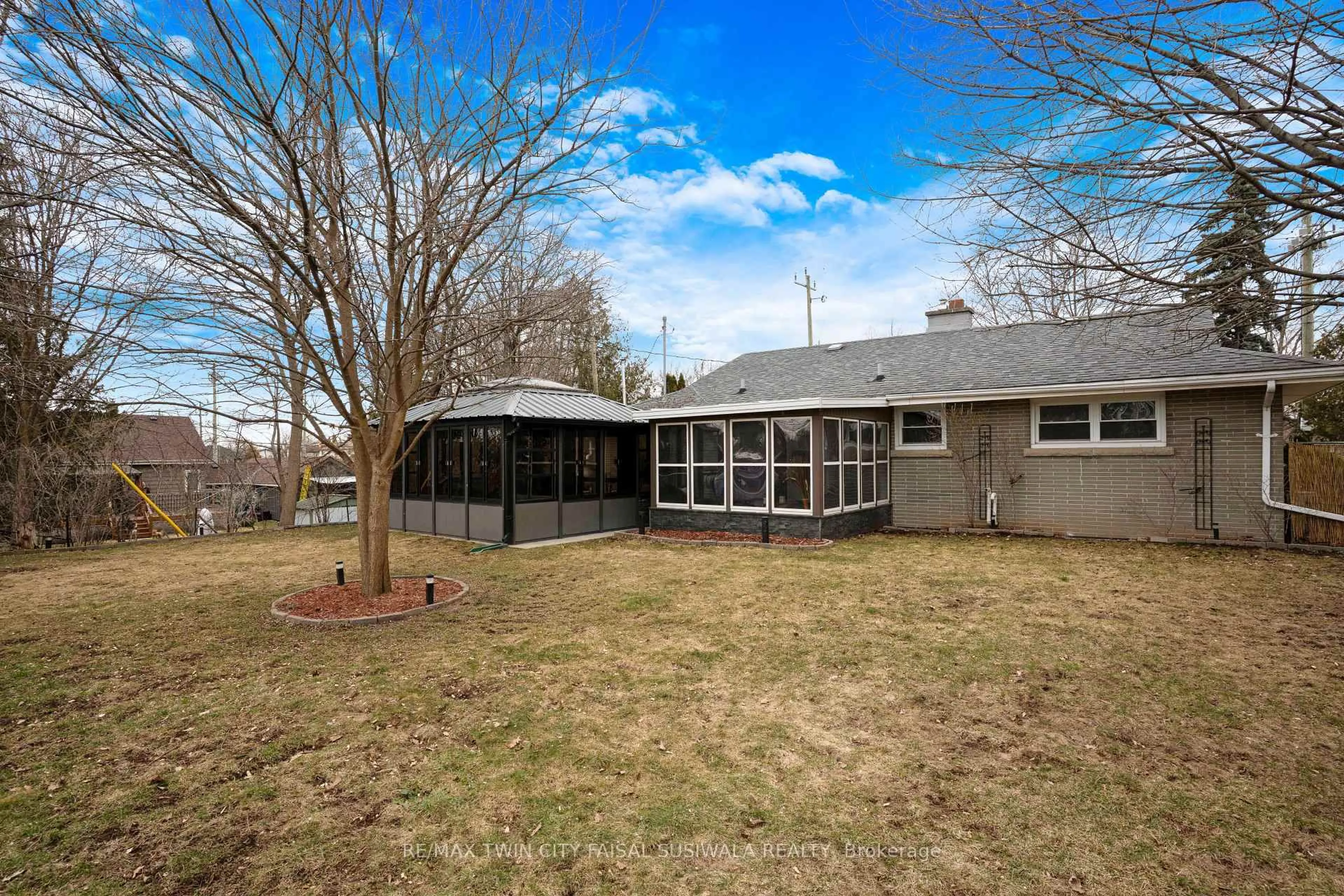 Patio, unknown for 460 Bishop St, Cambridge Ontario N3H 2K3