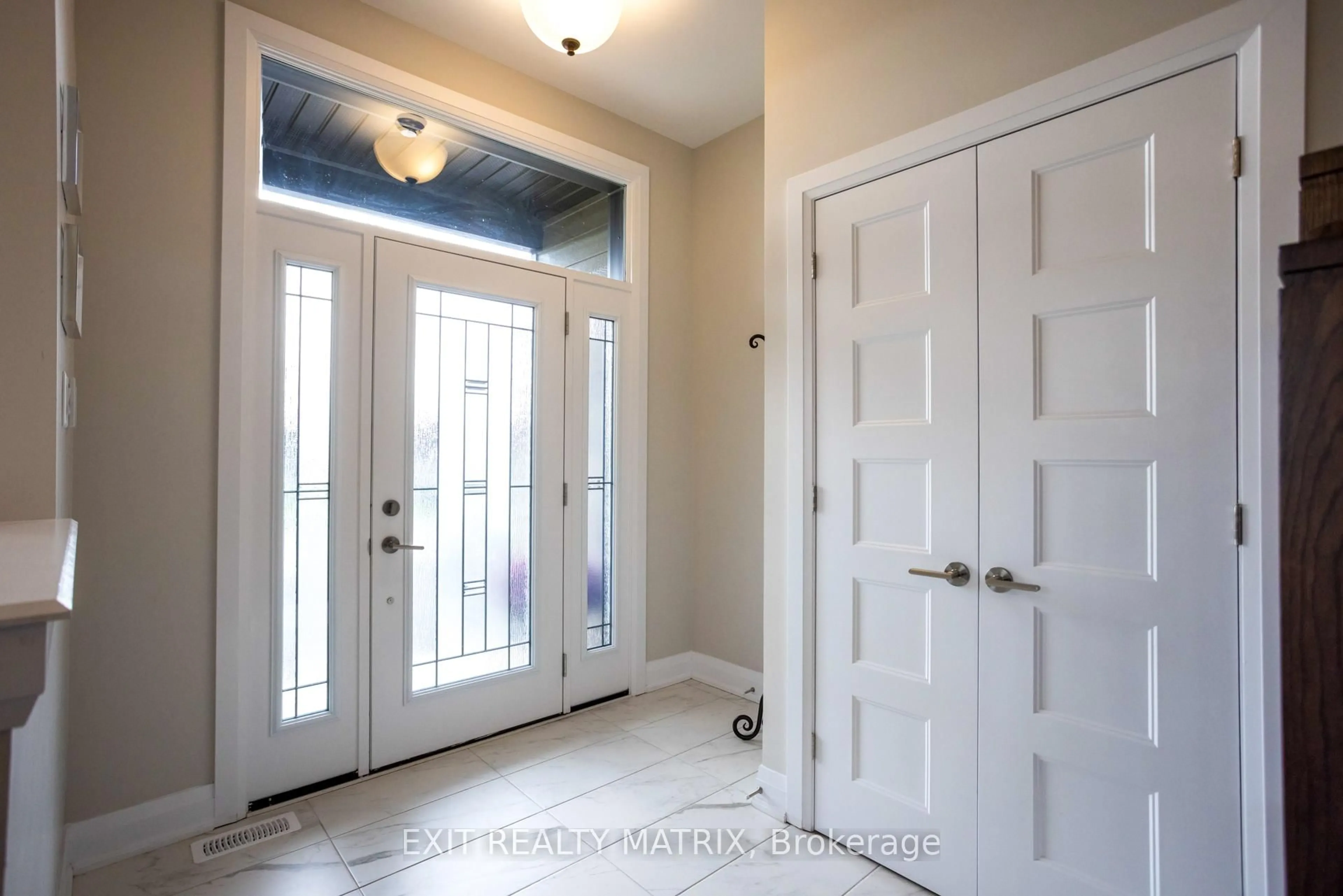Indoor entryway for 200 Nature St, Casselman Ontario K0A 1M0
