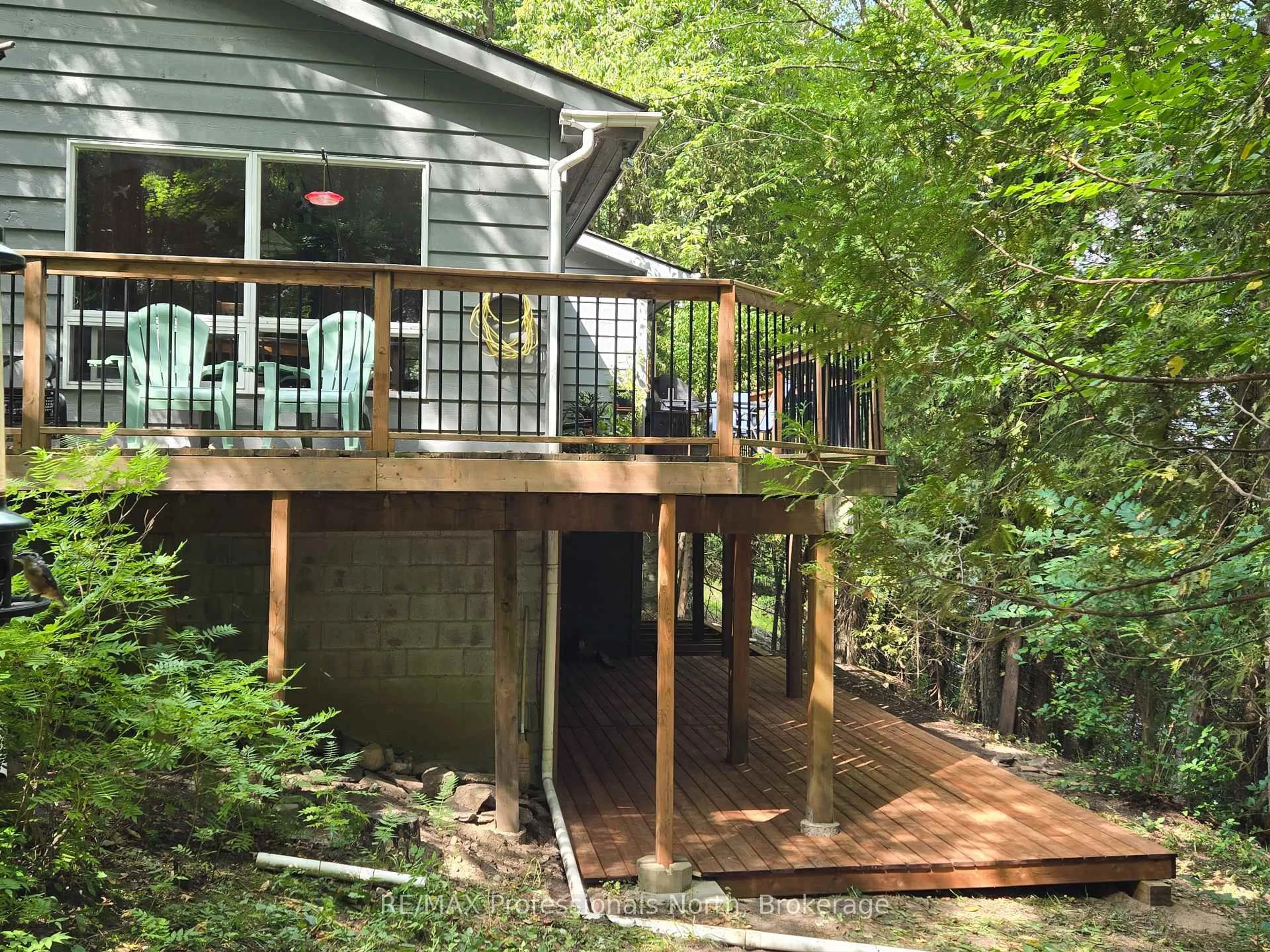 Patio, forest/trees view for 1048 Elk Dr, Dysart et al Ontario K0M 1S0