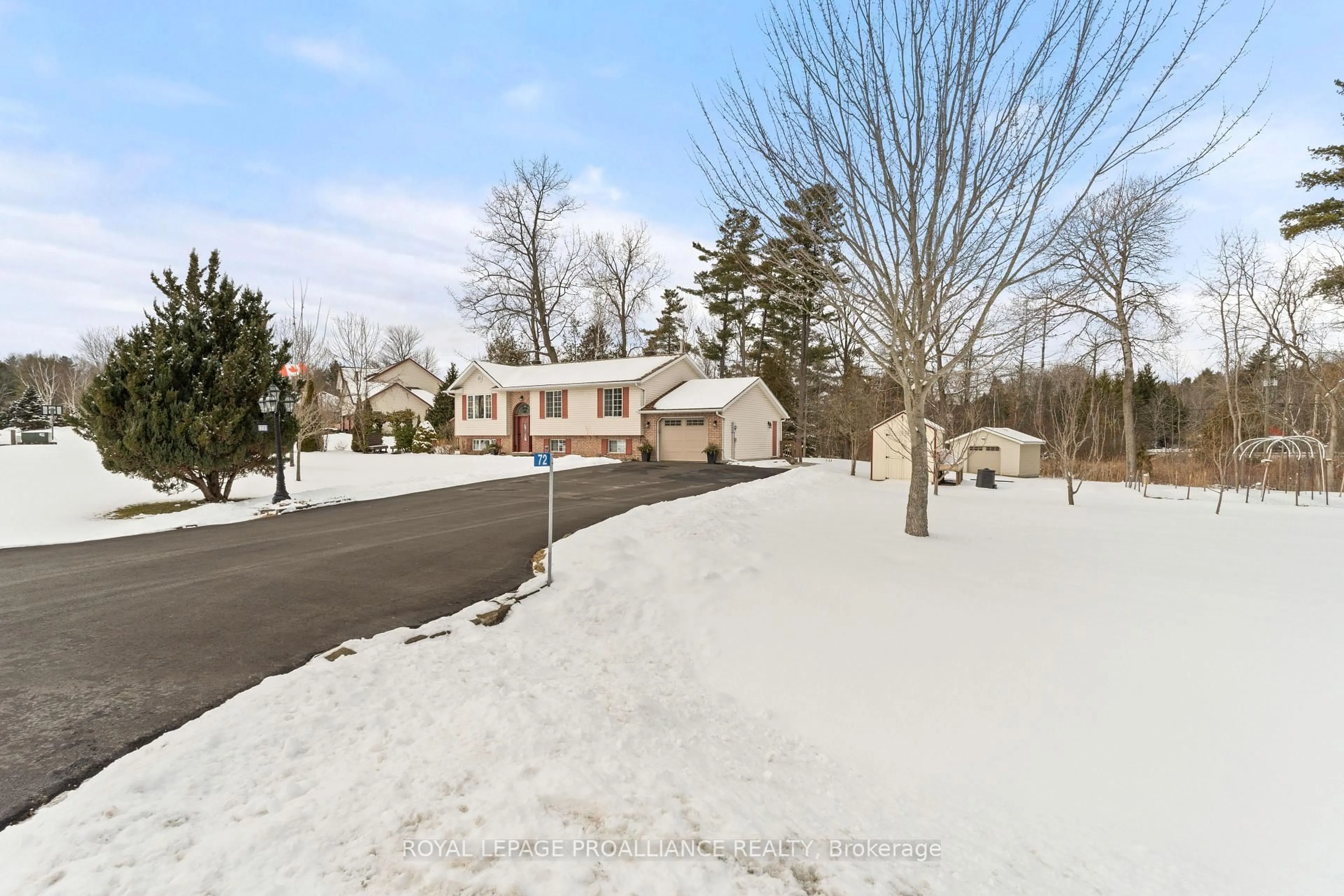 A pic from outside/outdoor area/front of a property/back of a property/a pic from drone, street for 72 Glenburnie Rd, Ingleside Ontario K8V 5P4