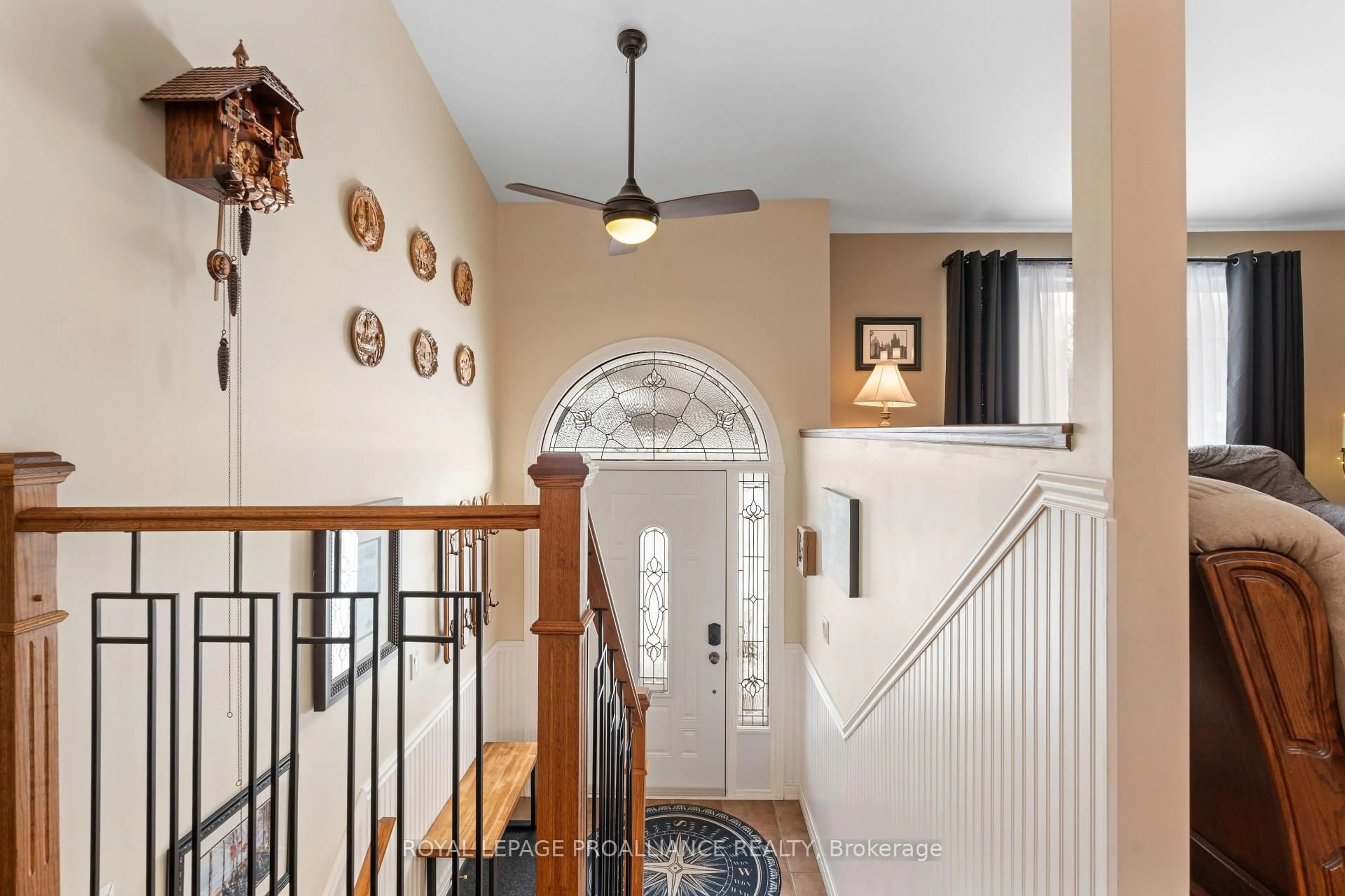 Indoor entryway for 72 Glenburnie Rd, Ingleside Ontario K8V 5P4