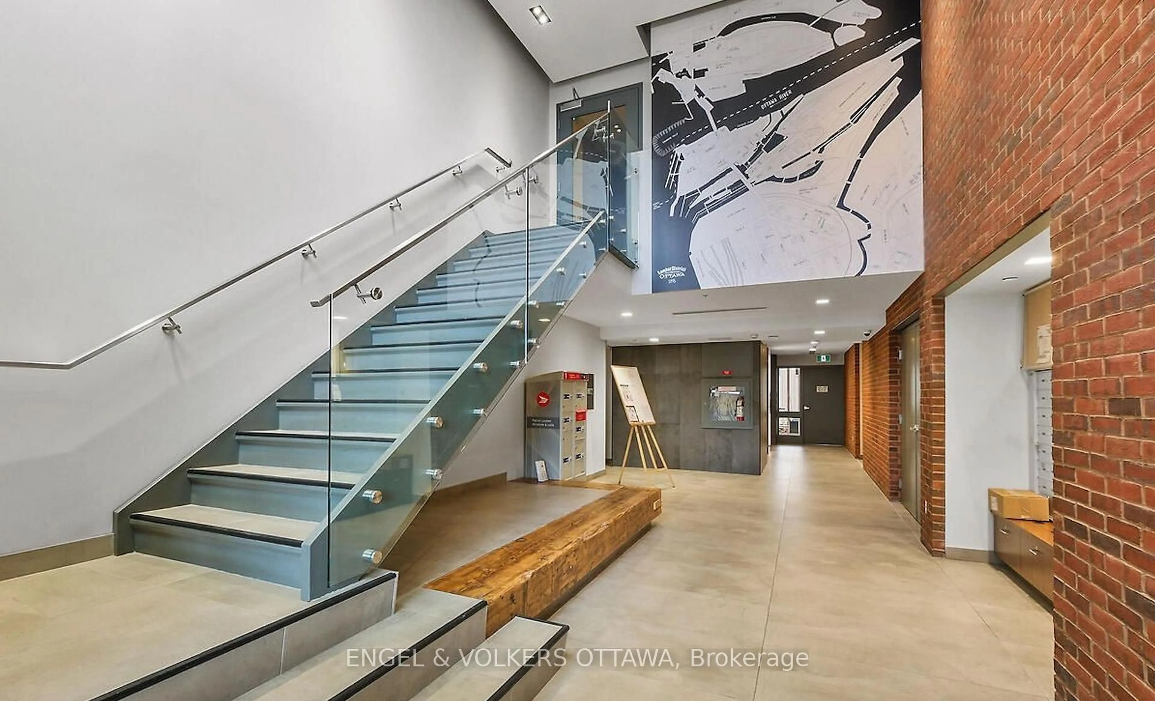 Indoor foyer for 320 Miwate Private #317, Ottawa Ontario K1R 0E1