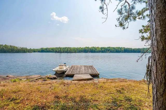22 Chandos Lk Balmer Island, North Kawartha 3