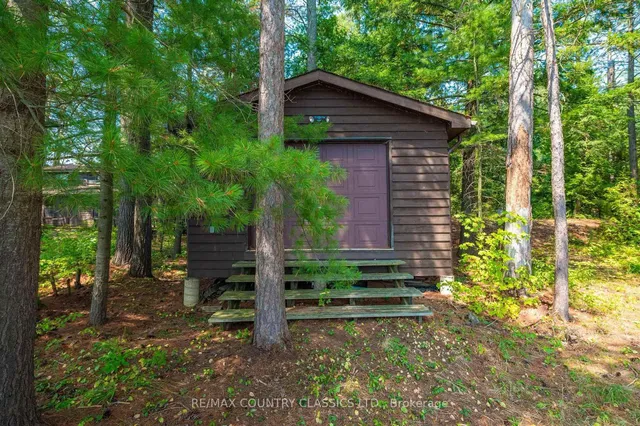 22 Chandos Lk Balmer Island, North Kawartha 4