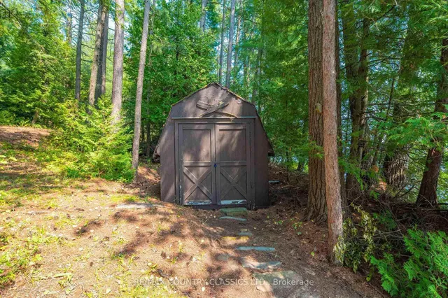 22 Chandos Lk Balmer Island, North Kawartha 5